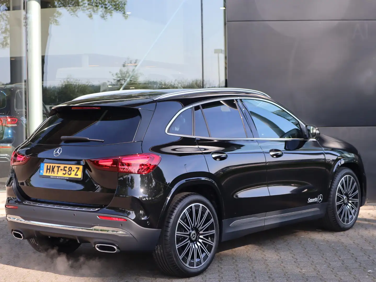 Mercedes-Benz GLA 180 AMG Line Negro - 2
