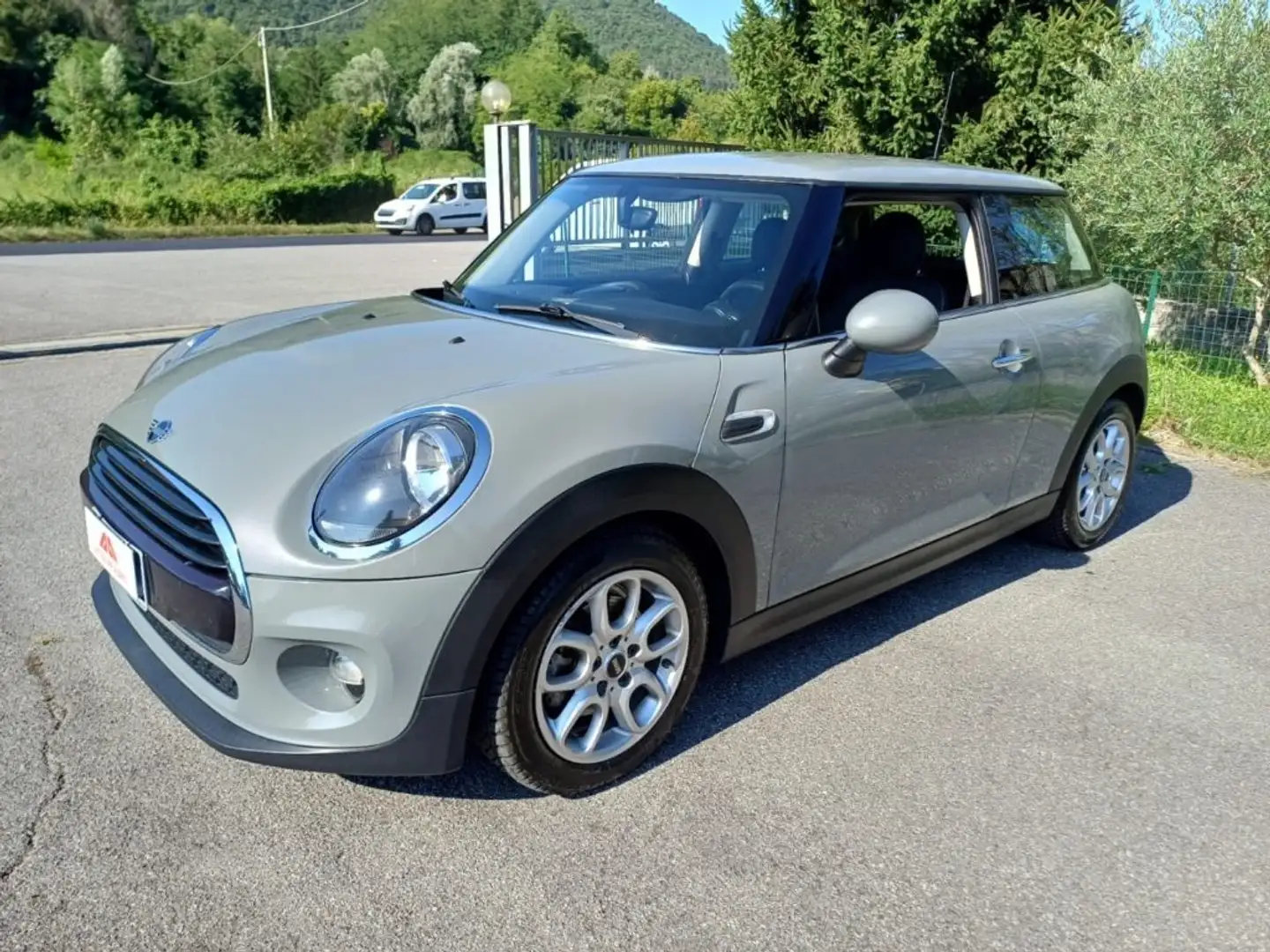 MINI Cooper D 1.5 Cooper D Business Automatica PER NEOPATENTATI Grigio - 1