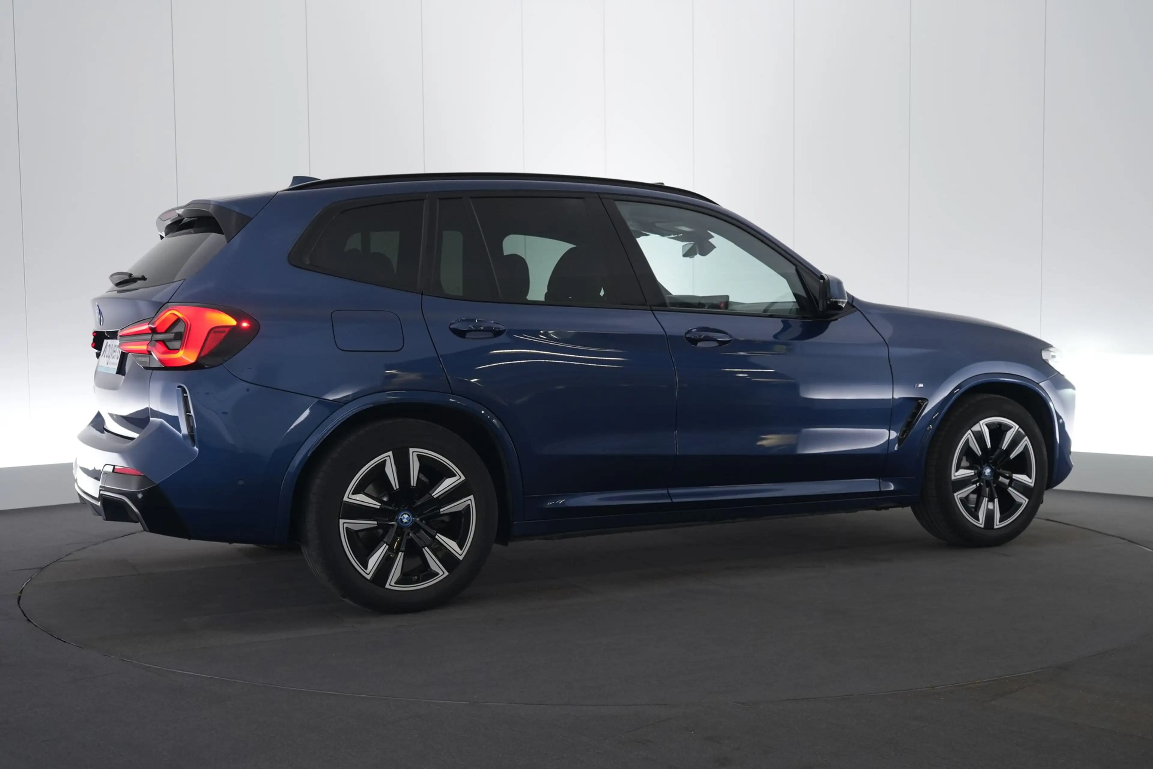 BMW iX3 80 kWh LEDER/CUIR LED GPS PDC CAM Pano BLIS Verw. — photo 6