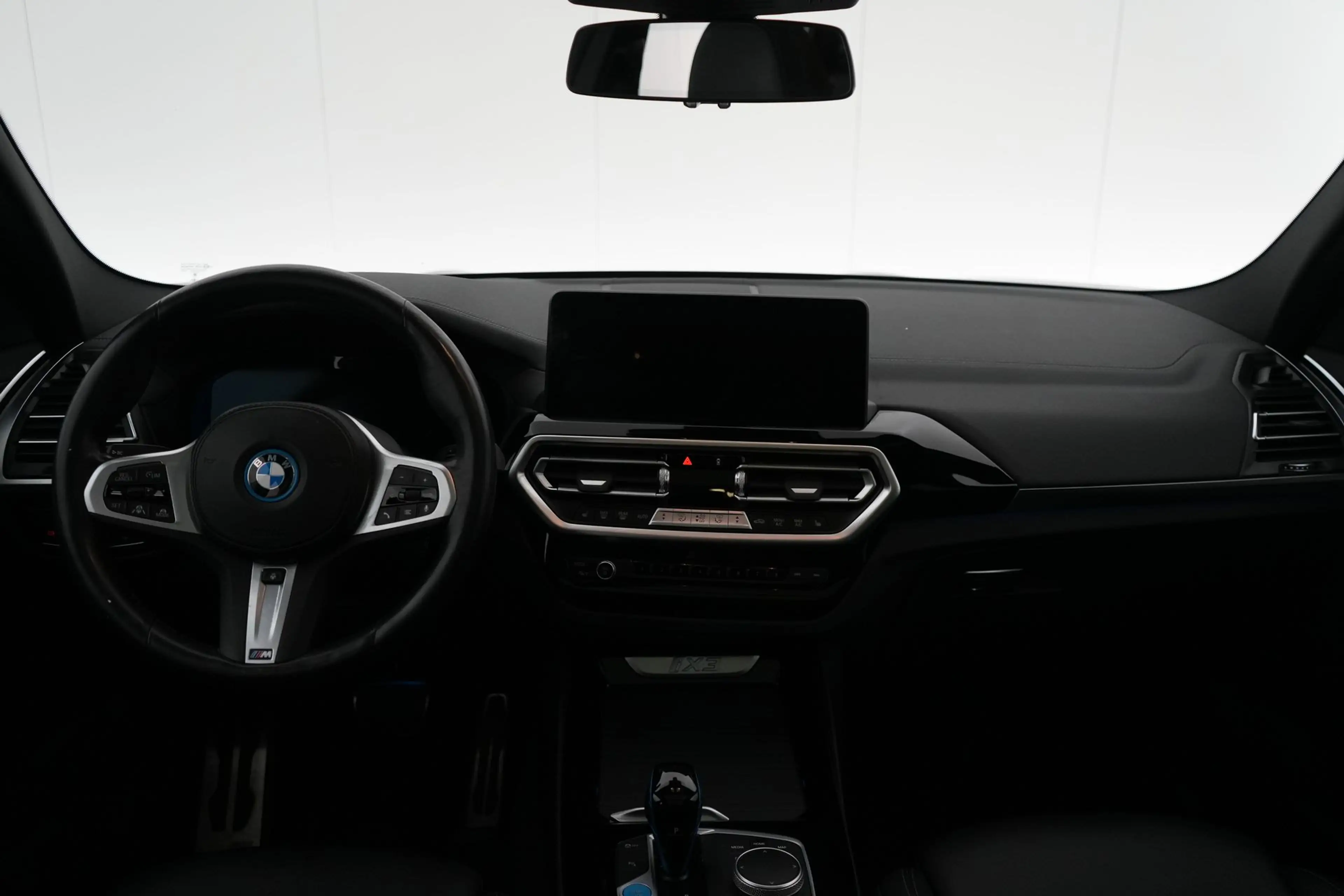 BMW iX3 80 kWh LEDER/CUIR LED GPS PDC CAM Pano BLIS Verw. — photo 13
