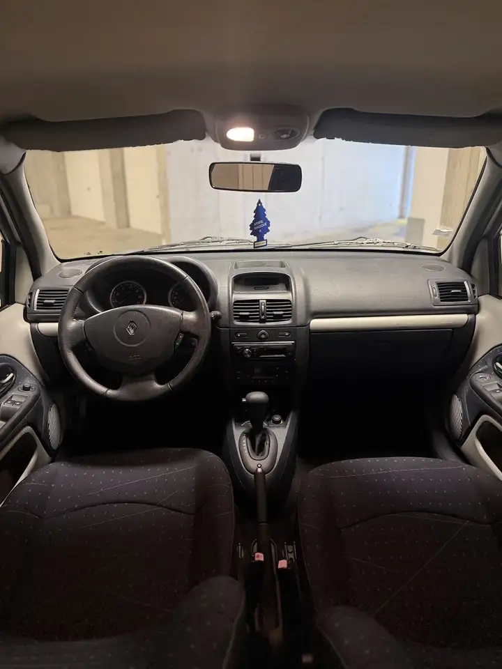 Renault Clio Citadine 3 portes — photo 3
