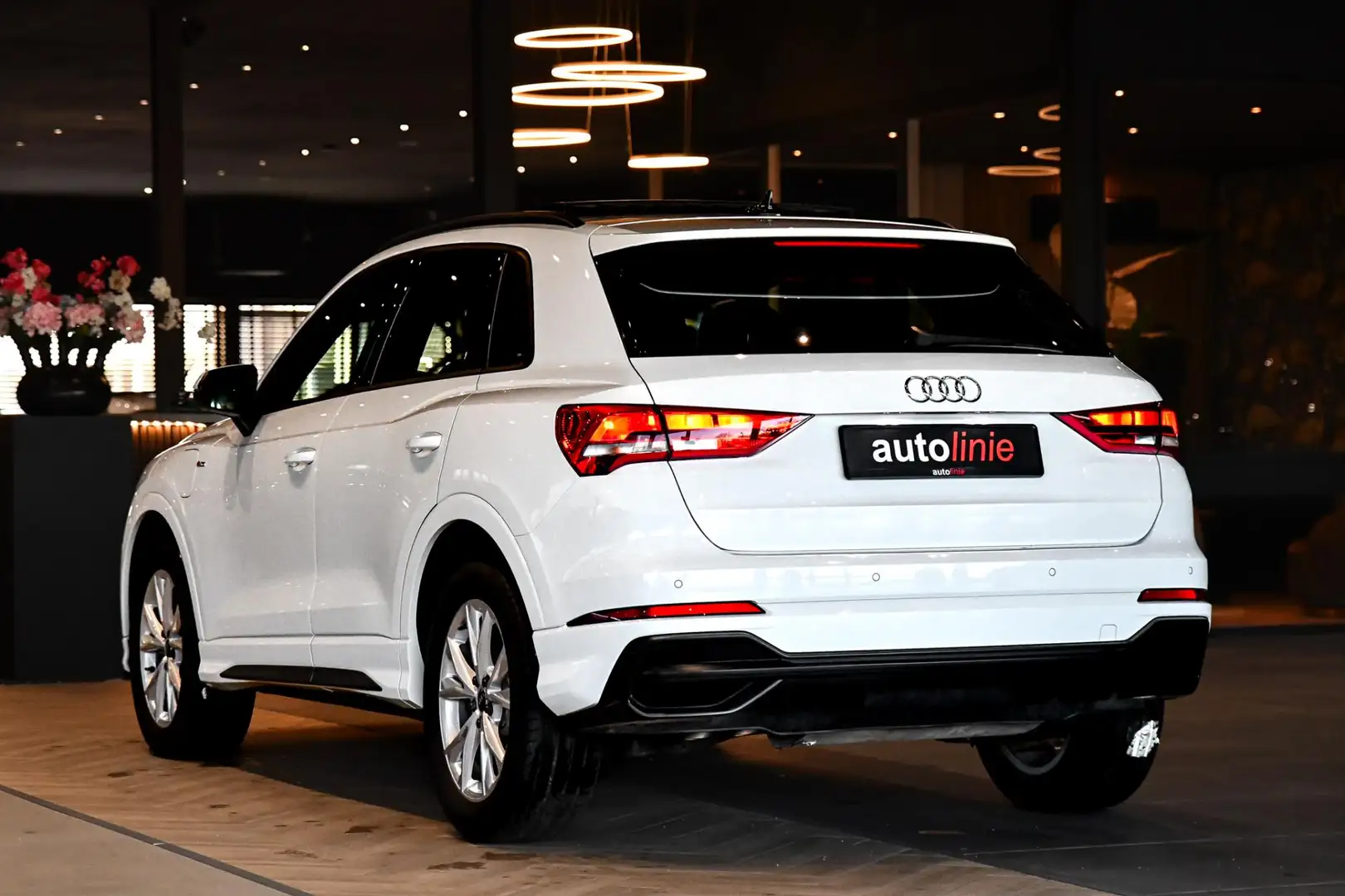 Audi Q3 45 TFSI e 3x S-Line. Pano, ACC, Dodehoek, Lane ass Weiß - 2