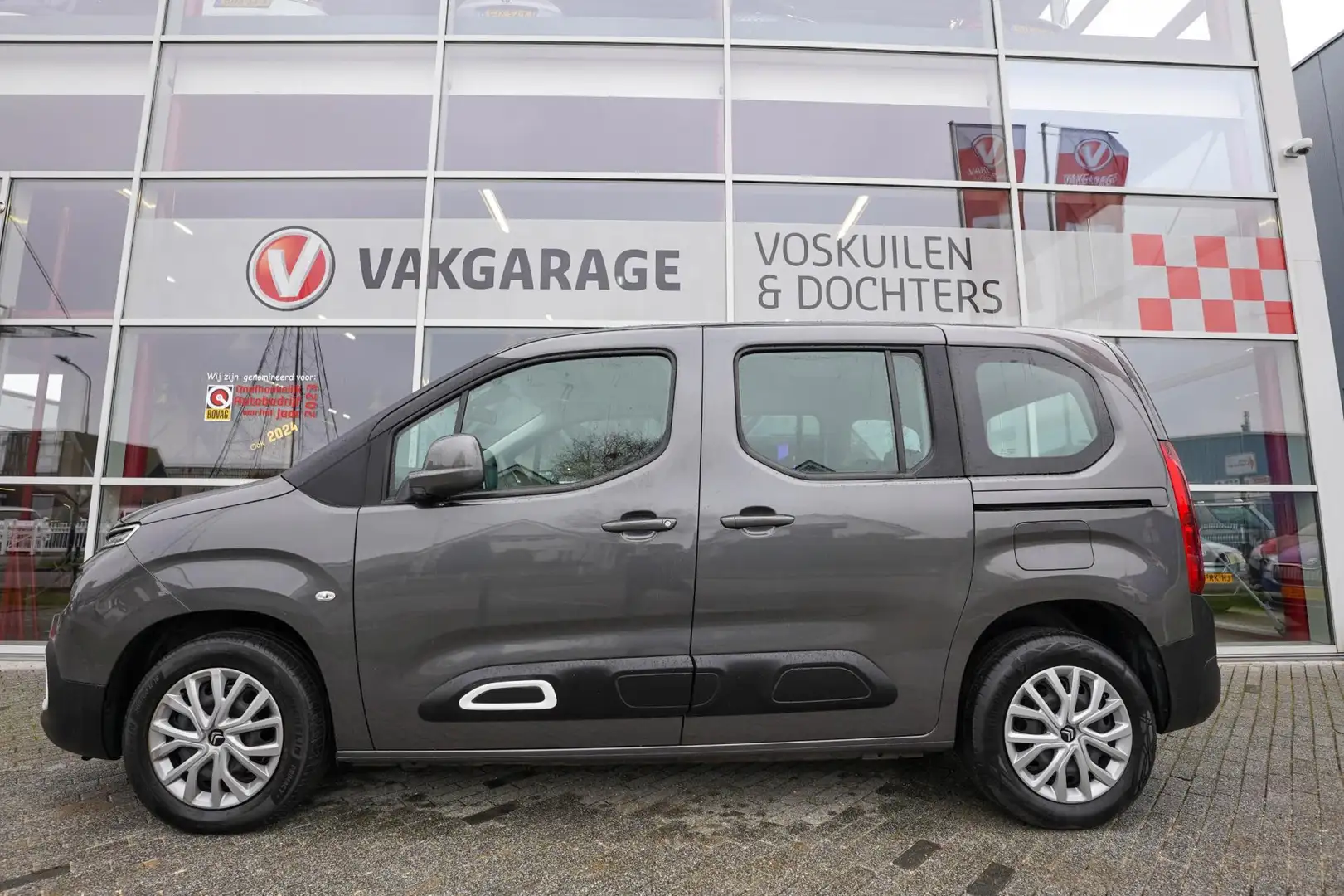 Citroen Berlingo 1.2 PureTech Feel |7 persoons | Automaat | Navigat Grijs - 2