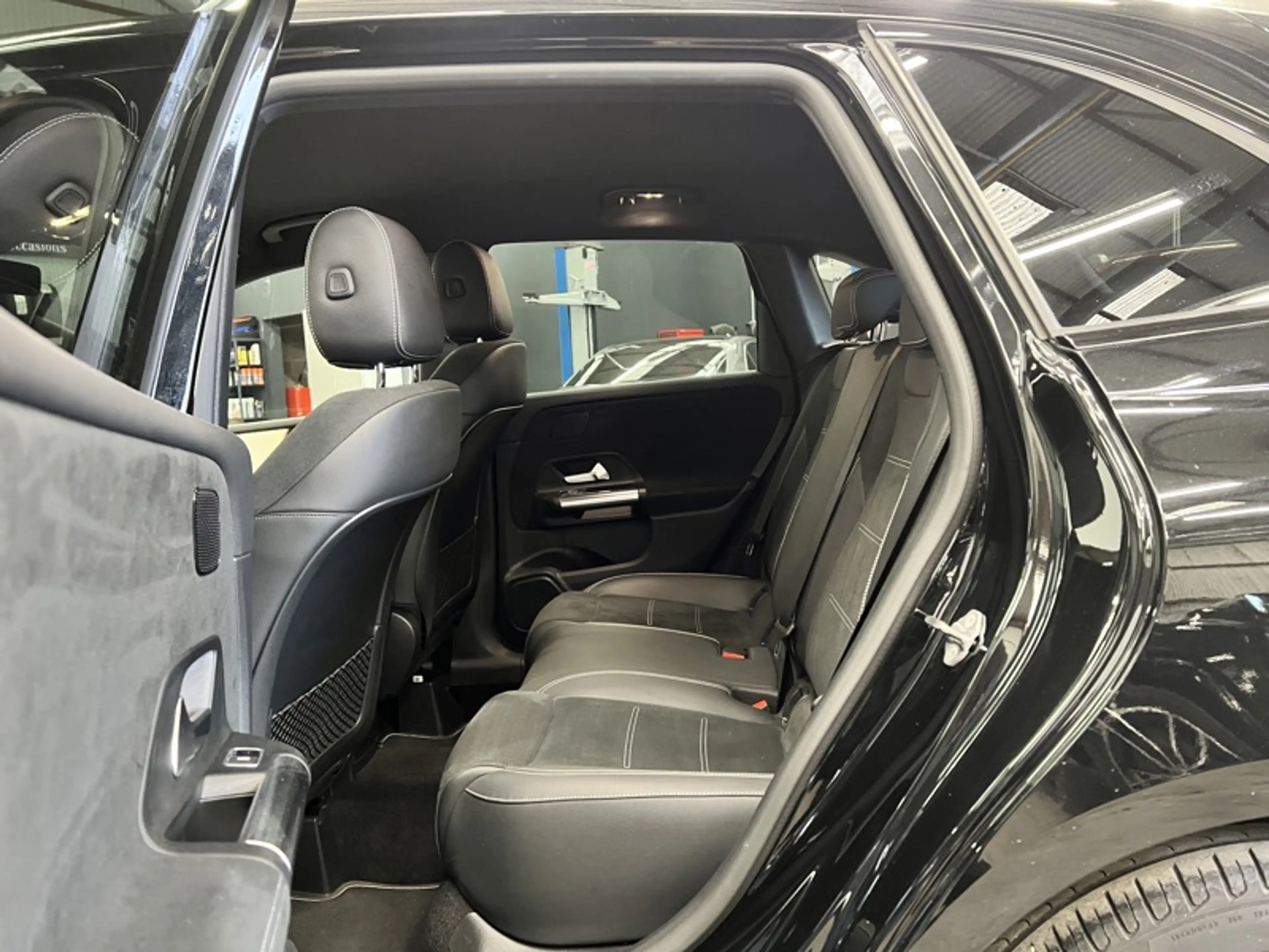 Mercedes-Benz B 250 e AMG Pack Night — photo 9