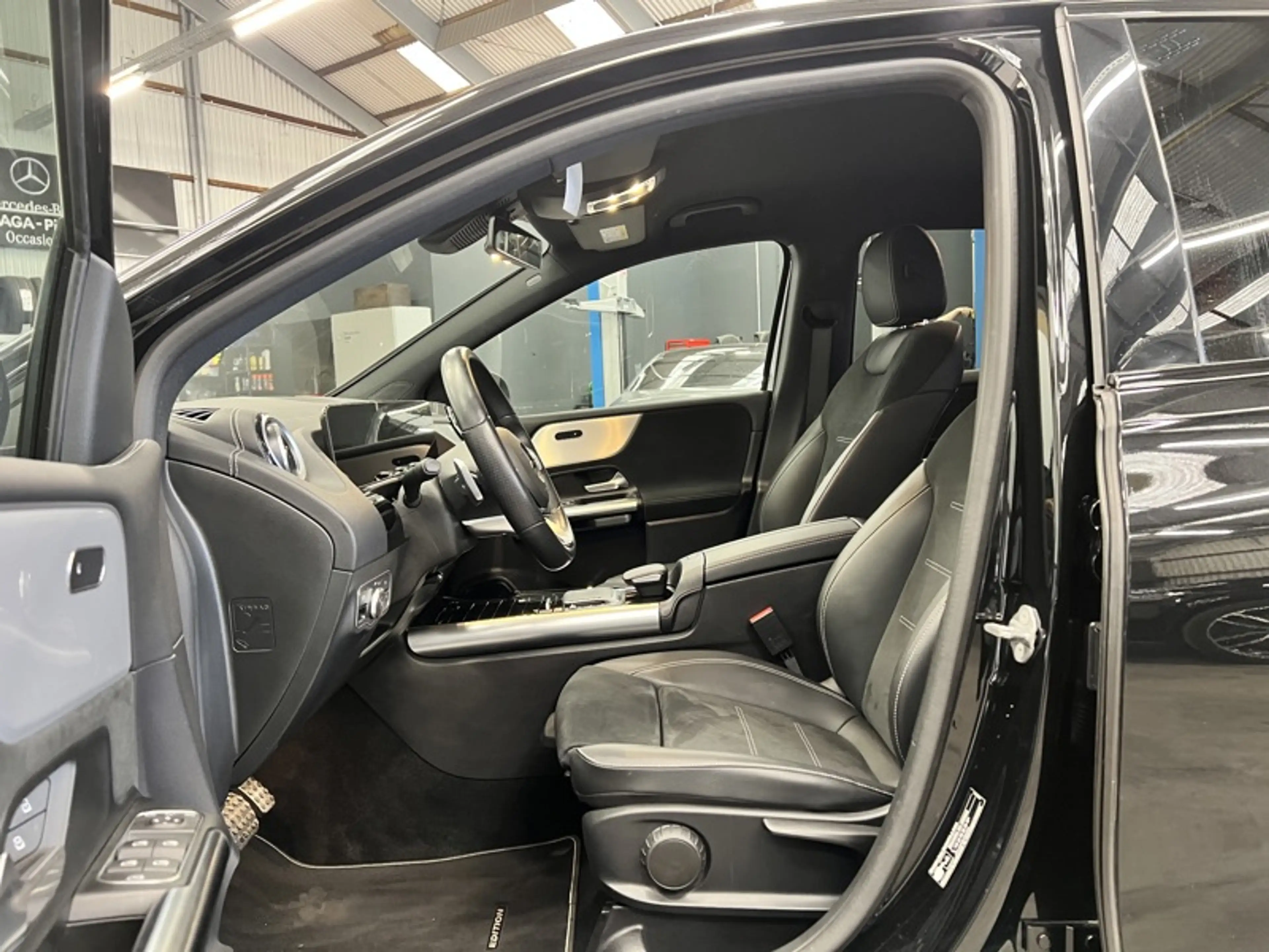 Mercedes-Benz B 250 e AMG Pack Night — photo 10