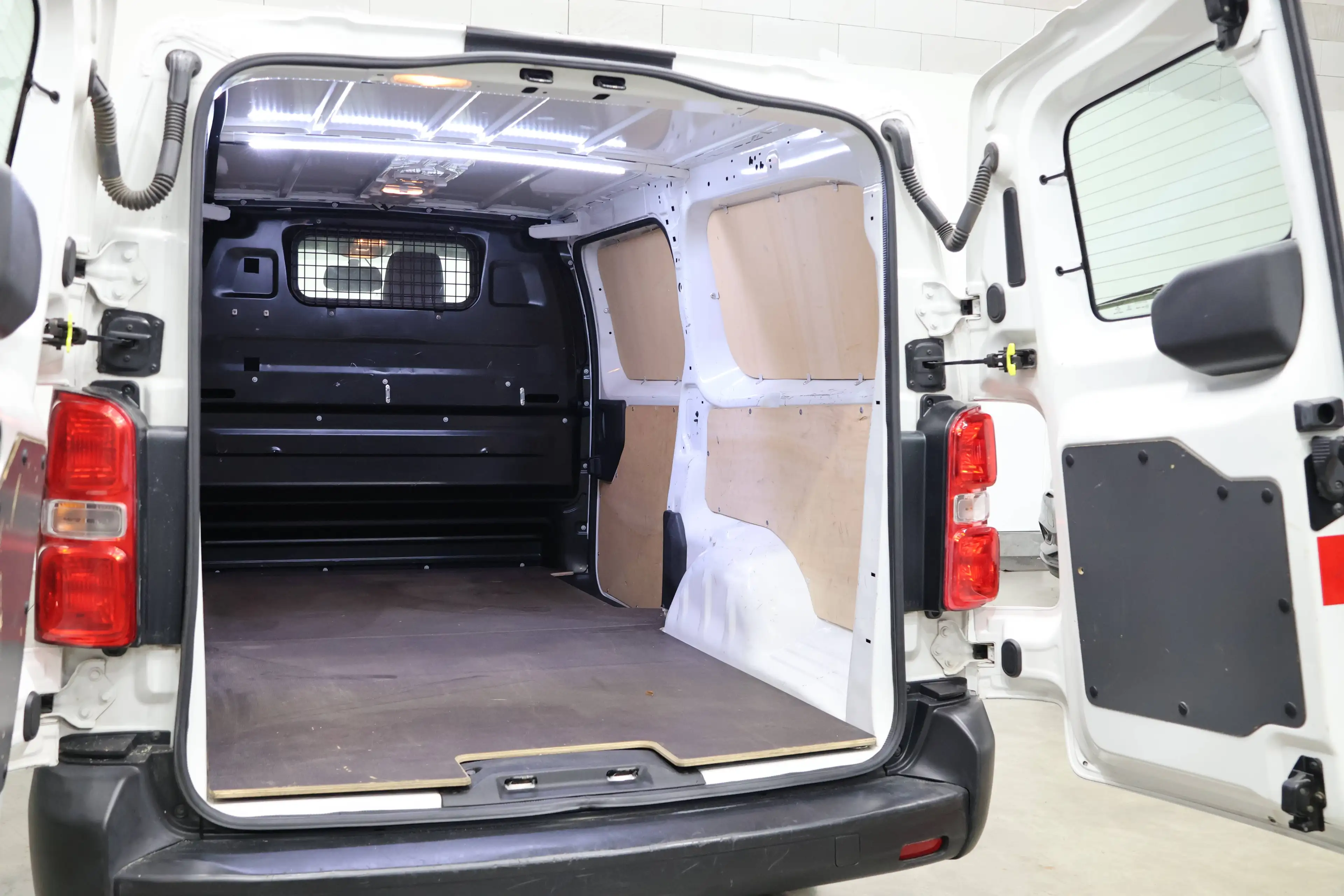 Opel Vivaro 1.5D Long version — photo 12