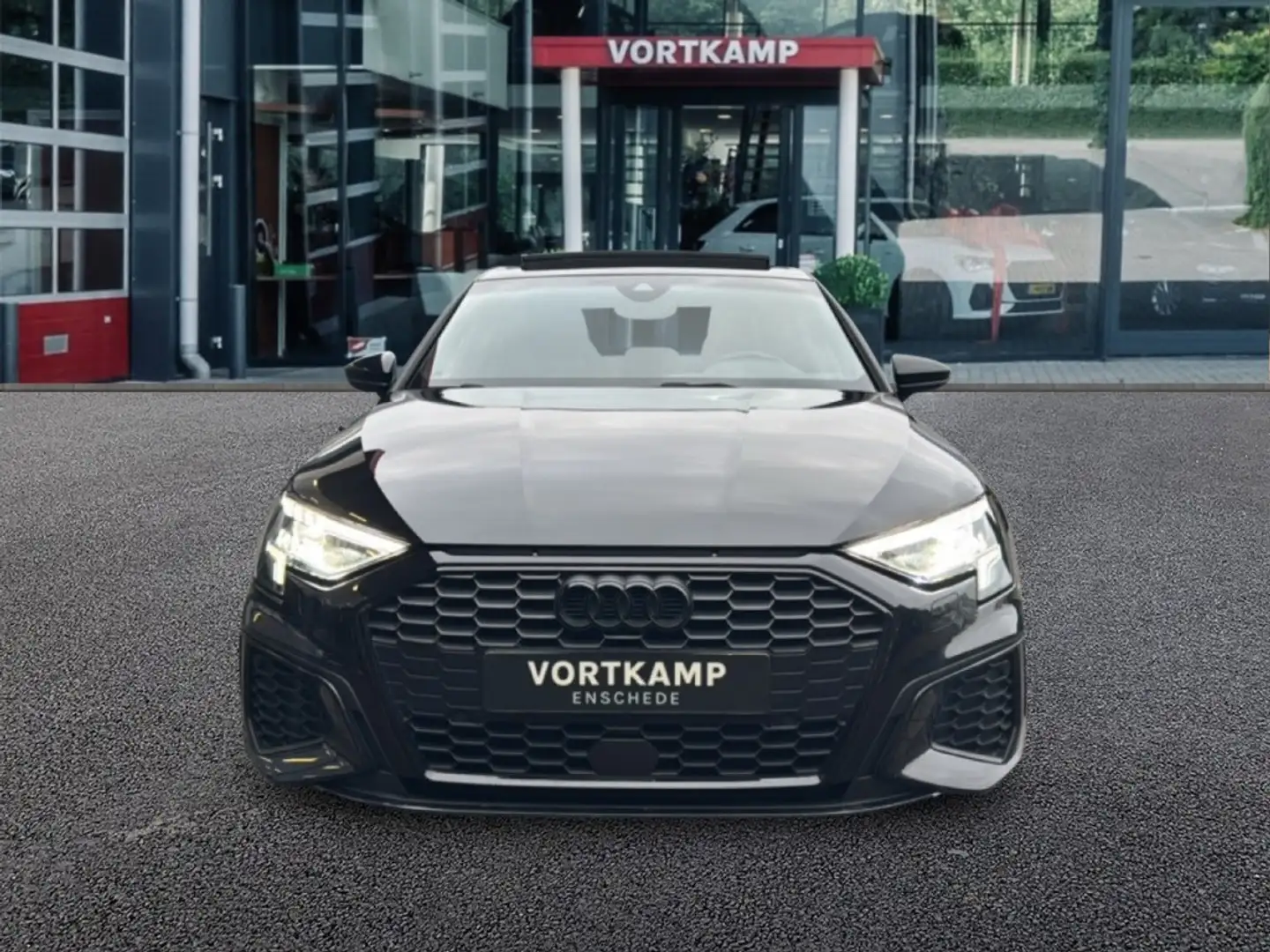 Audi A3 30 TFSI S LINE PANO/LEDER/ACC/STOELVERW/NAVI Schwarz - 2