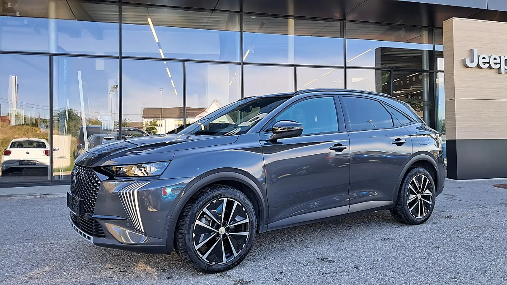 DS Automobiles DS 7 Crossback DS7 PHEV AWD 300 Edition France Grau - 2