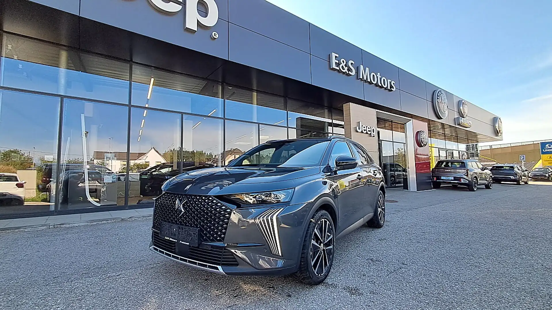 DS Automobiles DS 7 Crossback DS7 PHEV AWD 300 Edition France Grau - 1