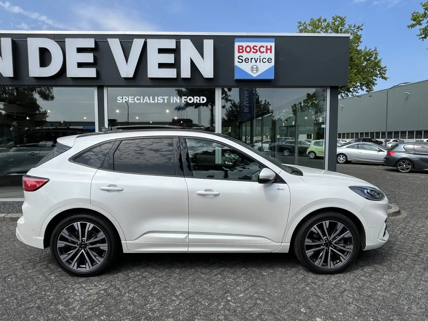 Ford Kuga 2.5 PHEV ST-Line X 225pk/165kW e-CVT Automaat | Pa Wit - 2