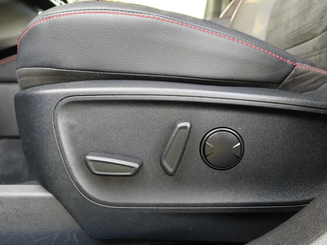 Ford Kuga 2.5 PHEV ST-Line X HUD HAAK B&O WINTERPACK, миниатюра 16