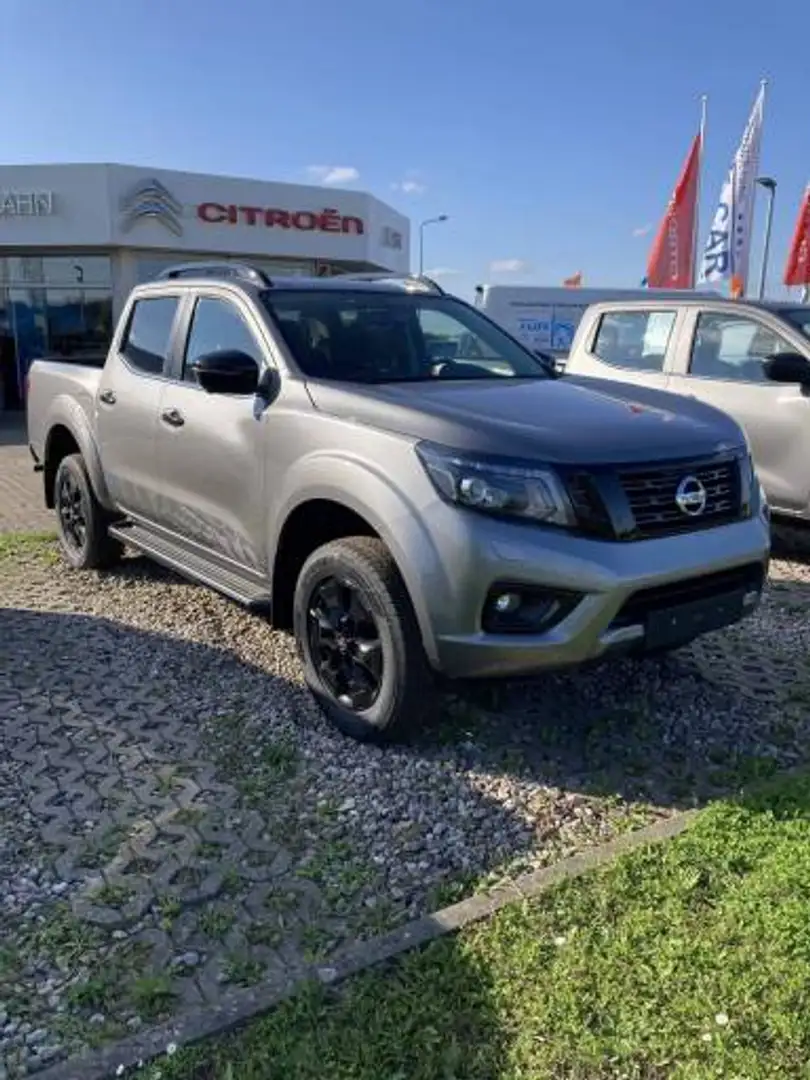 Nissan Navara NAVARA DC Grijs - 1