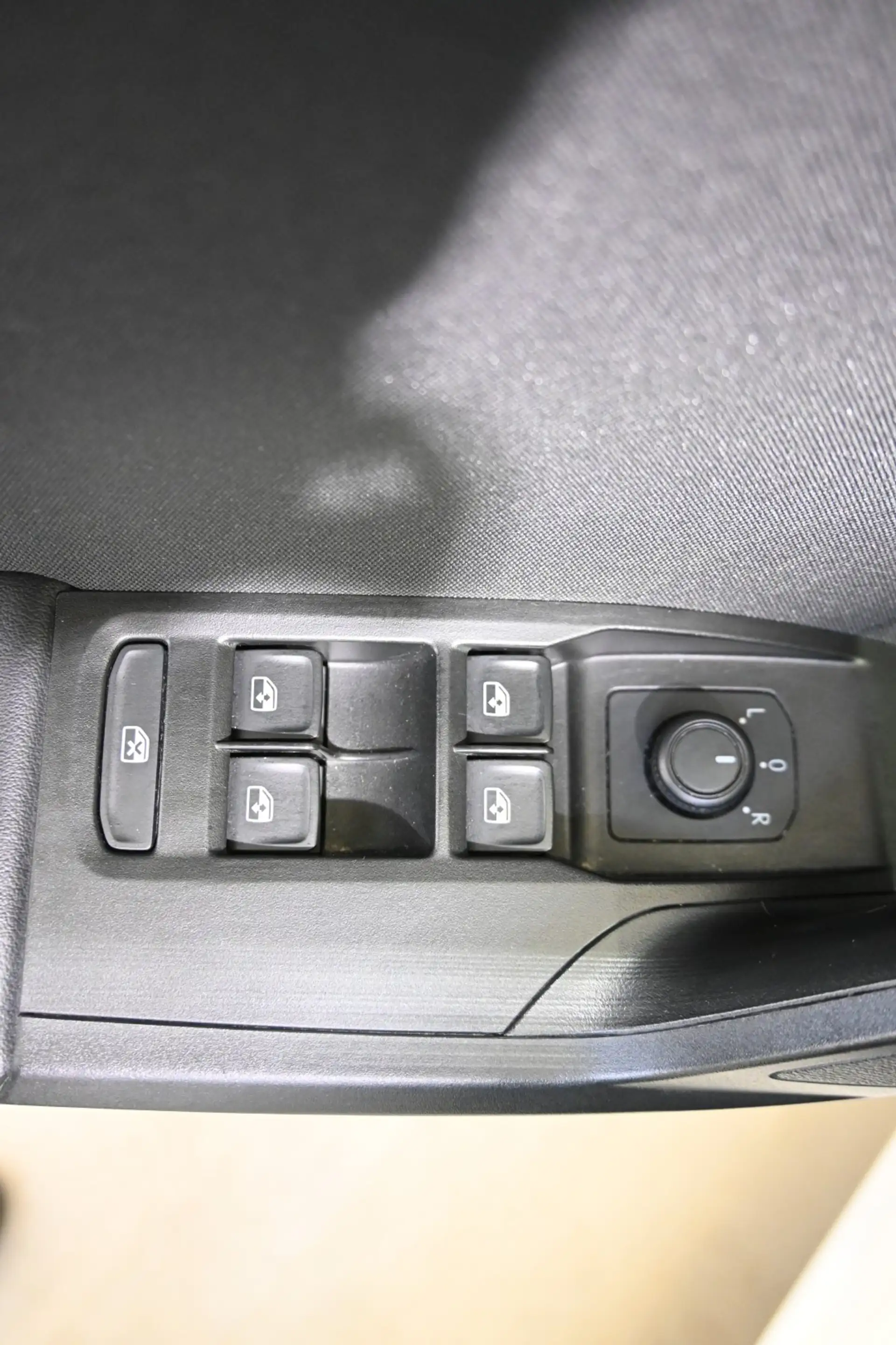 SEAT Leon Reference 1.0 TSI — photo 8
