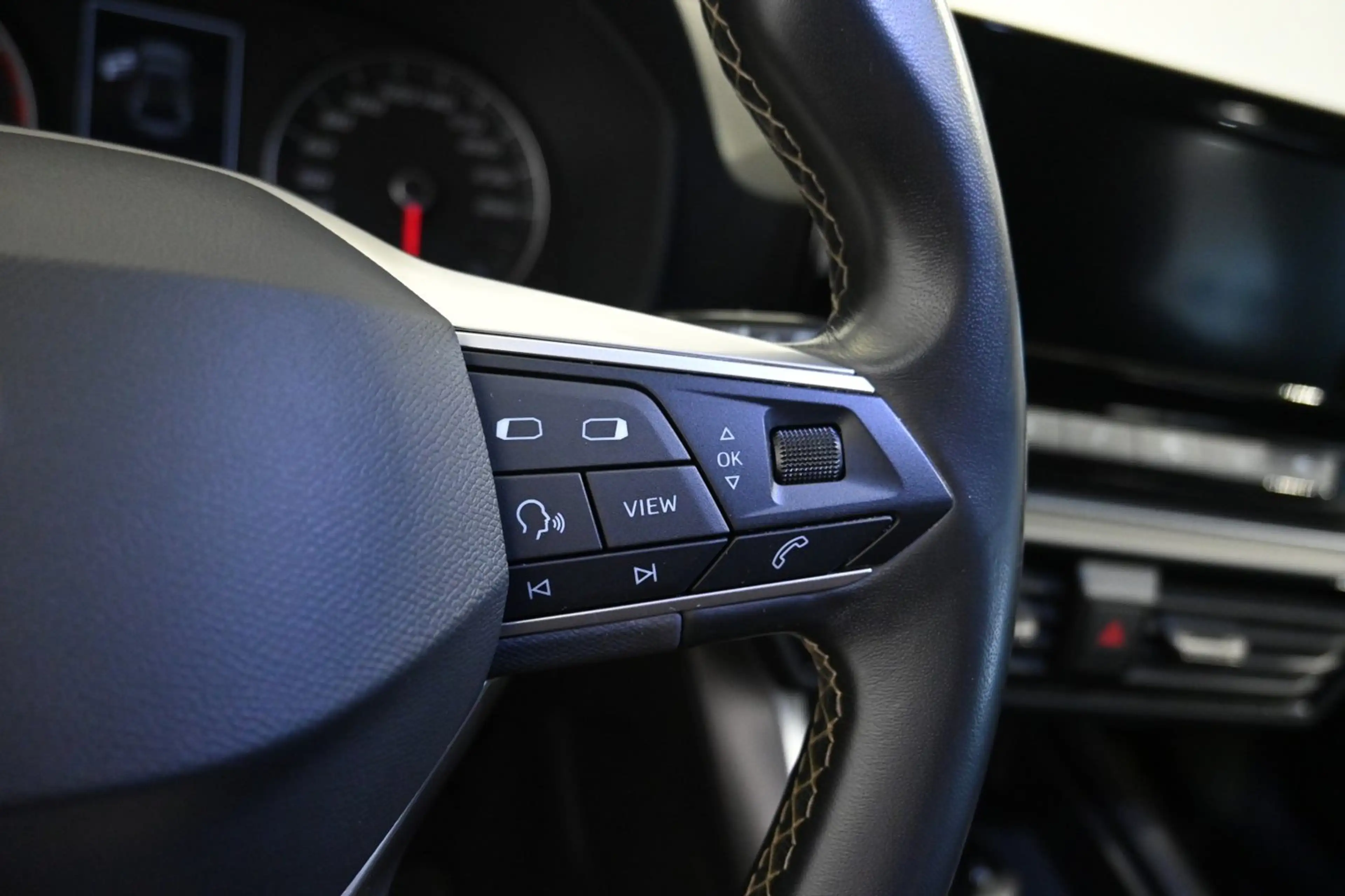 SEAT Leon Reference 1.0 TSI — photo 6