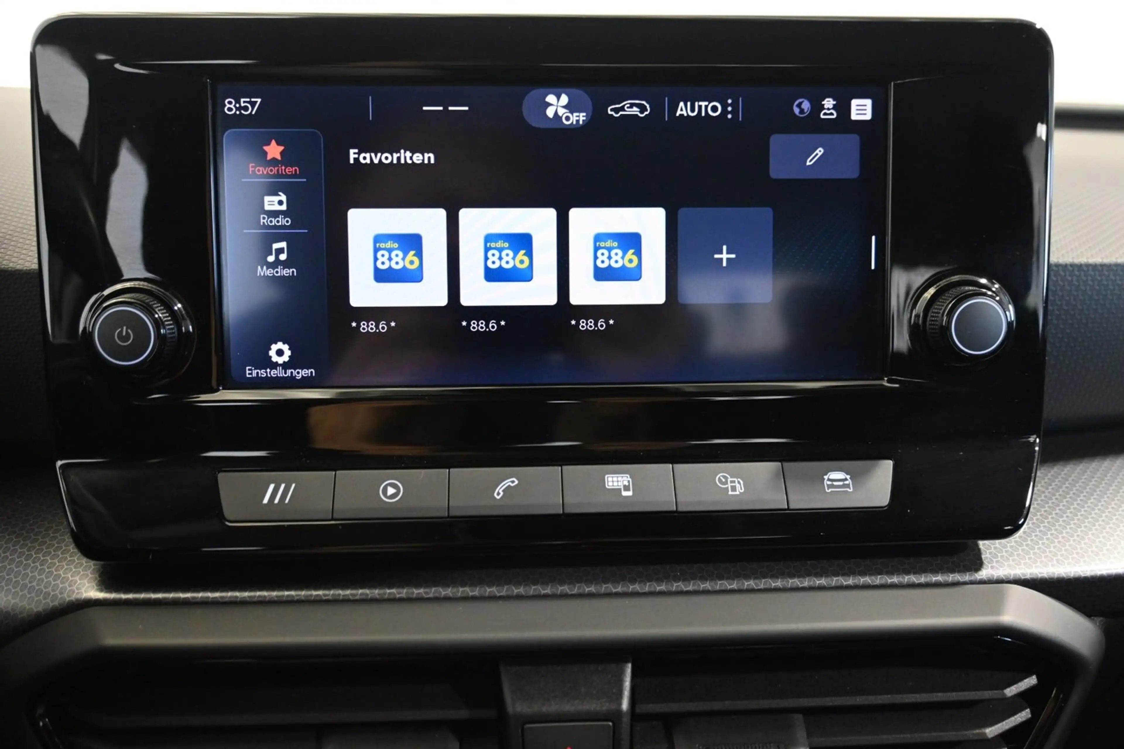 SEAT Leon Reference 1.0 TSI — photo 15