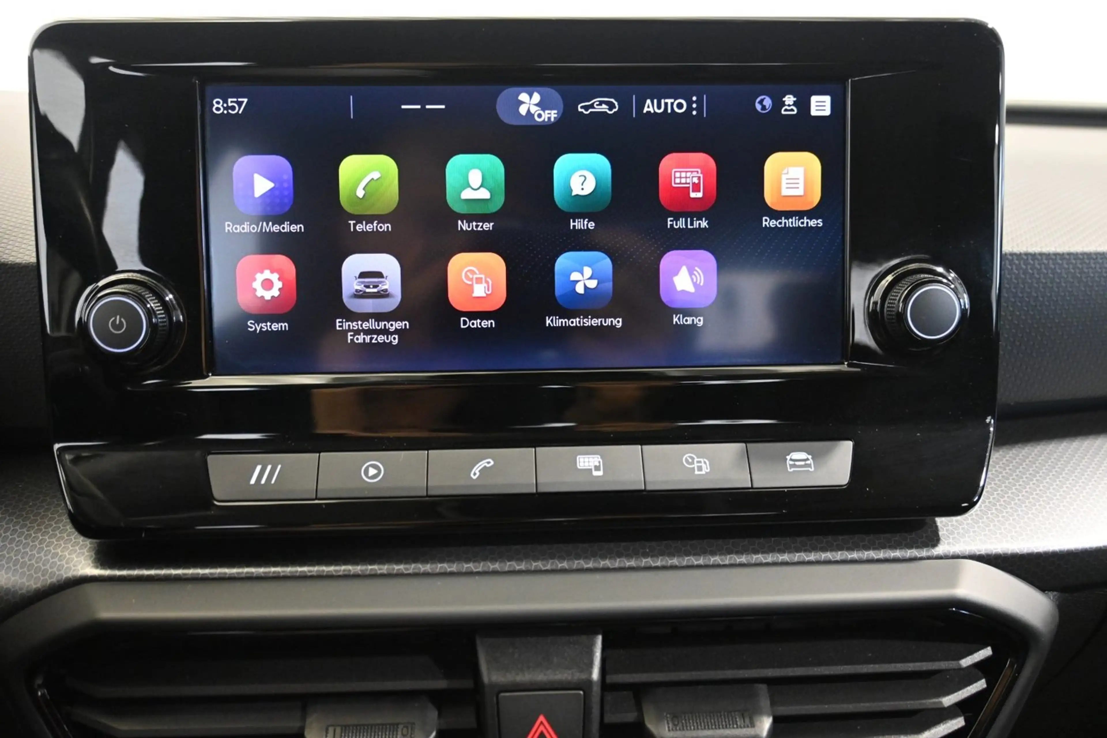 SEAT Leon Reference 1.0 TSI — photo 11