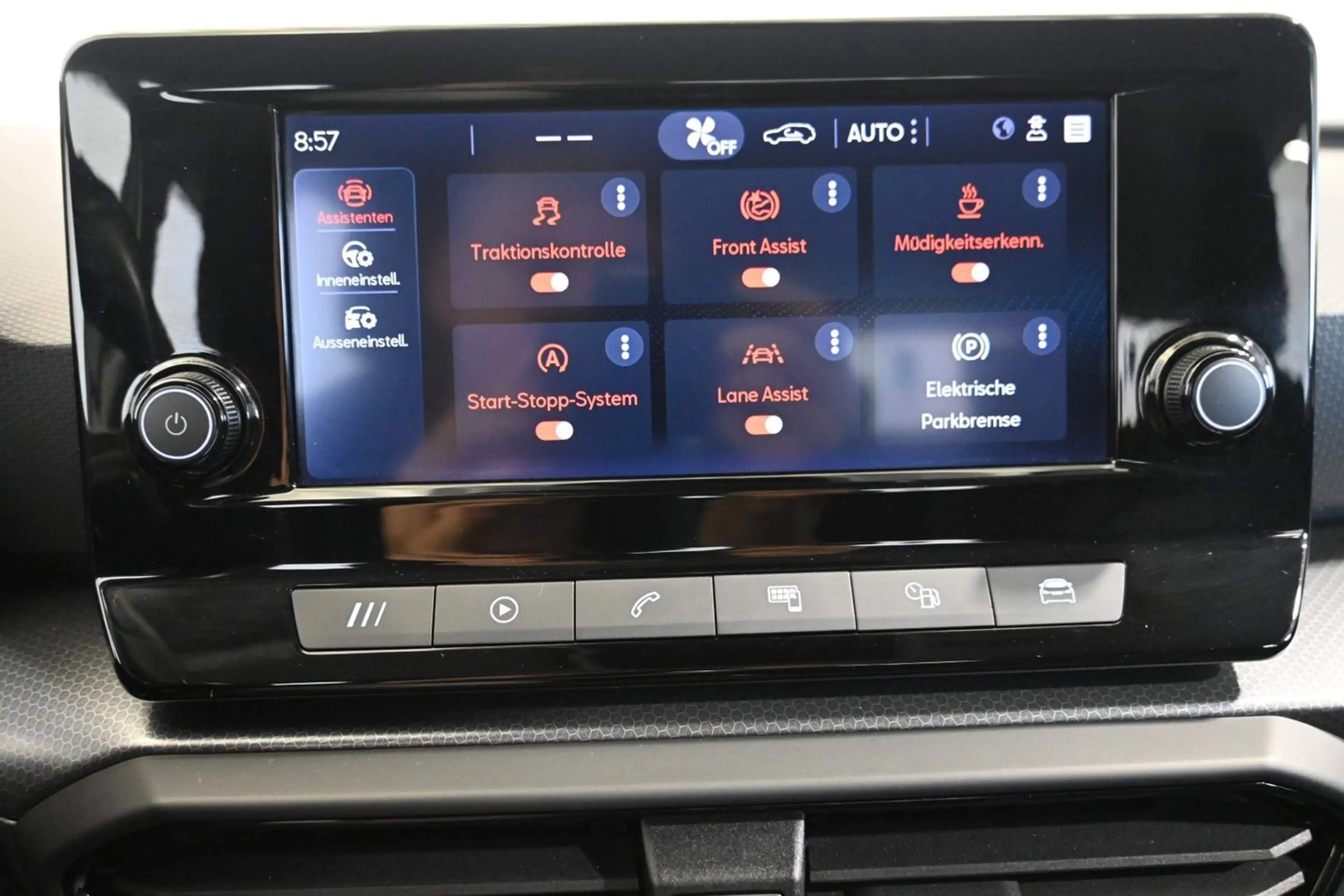 SEAT Leon Reference 1.0 TSI — photo 13