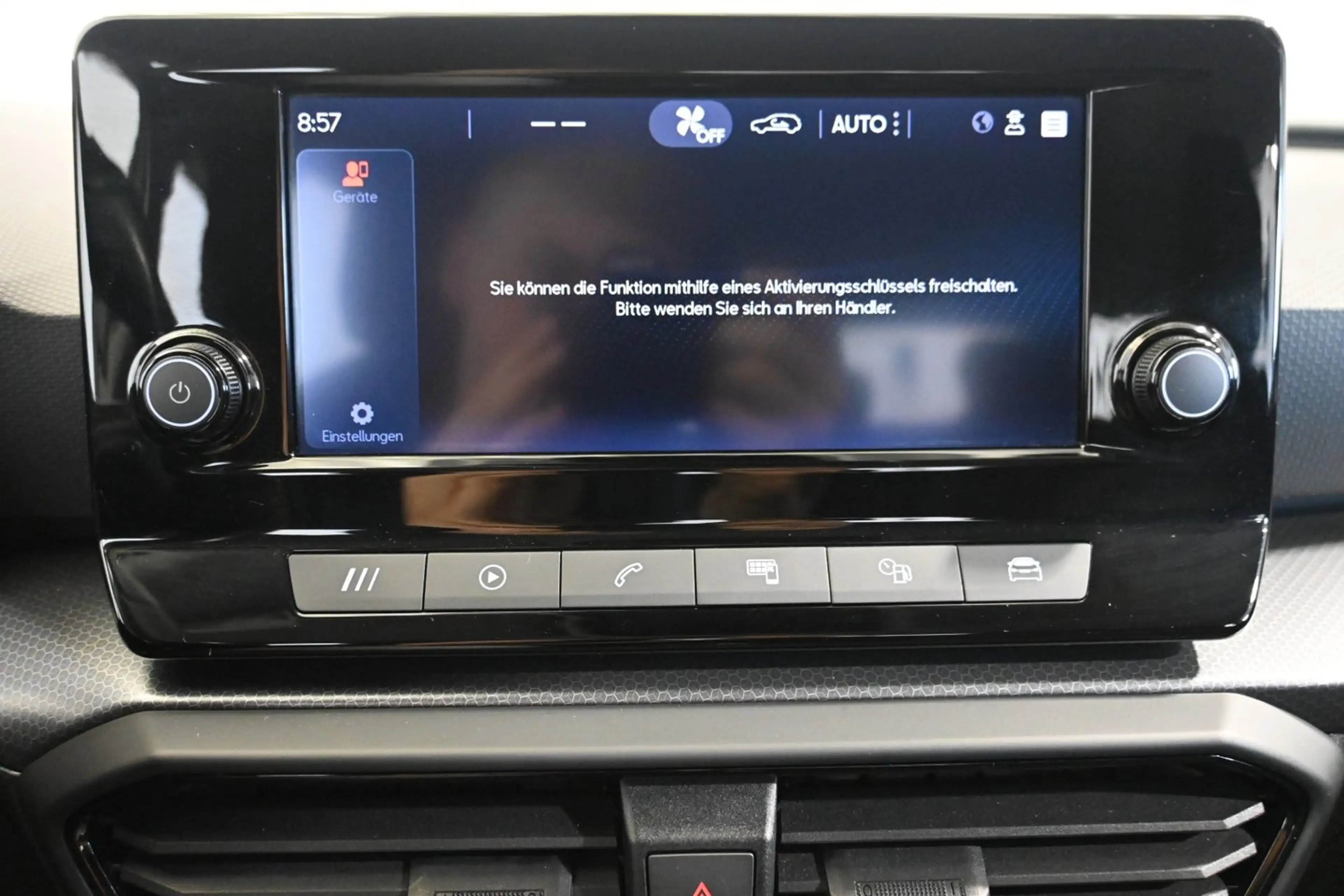 SEAT Leon Reference 1.0 TSI — photo 12