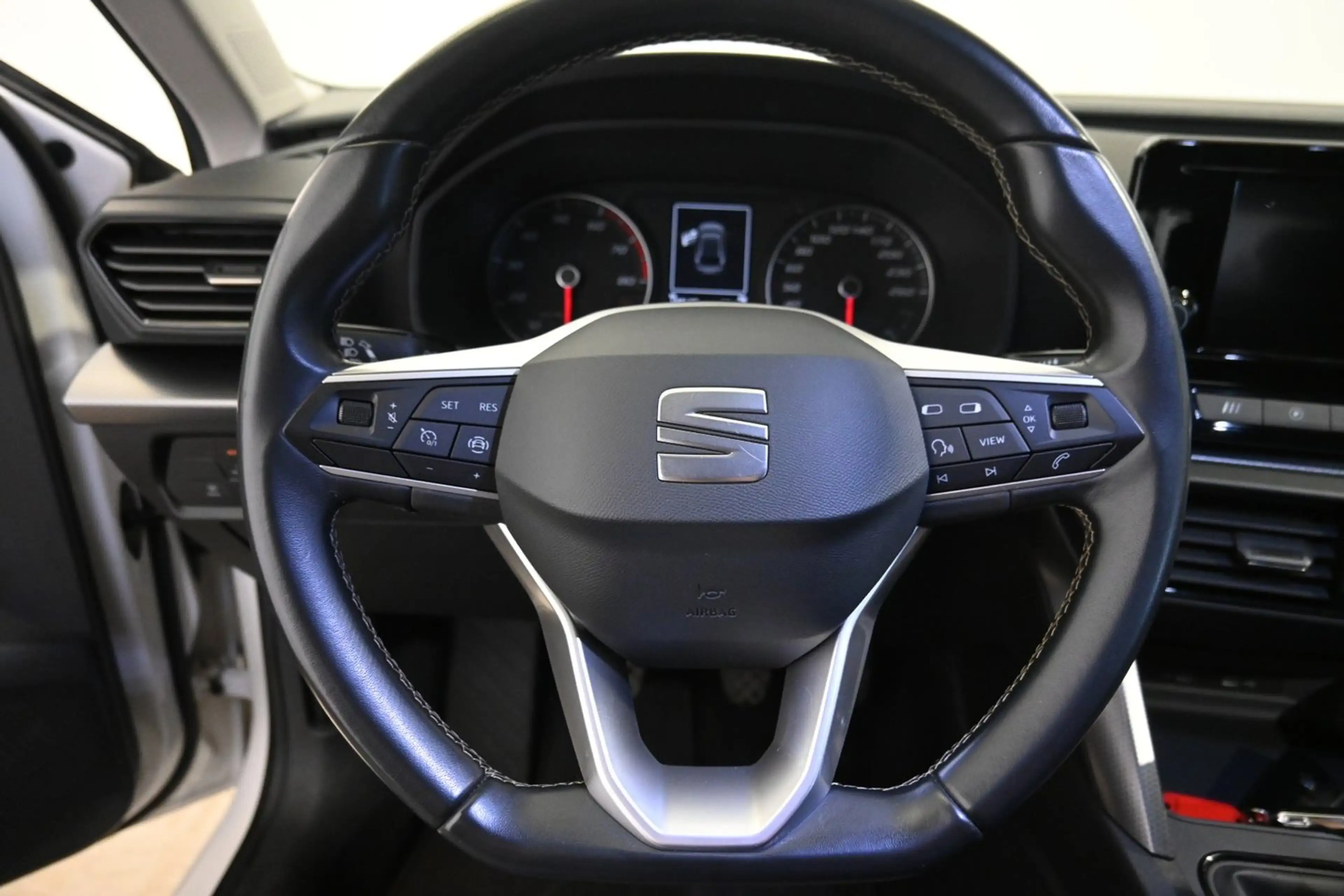 SEAT Leon Reference 1.0 TSI — photo 4
