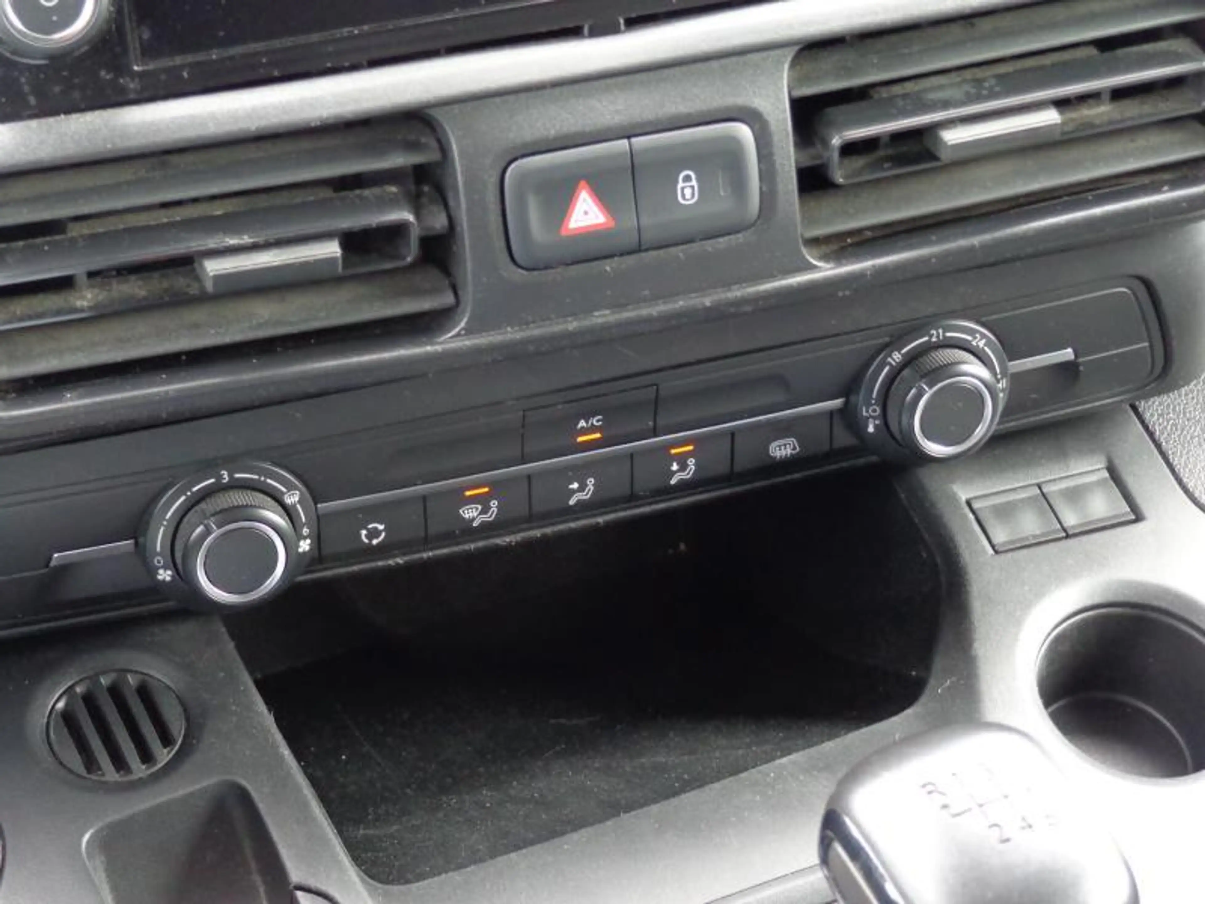 Peugeot Partner 1.5HDi 3Pl - GPS - Caméra - Clim — photo 8