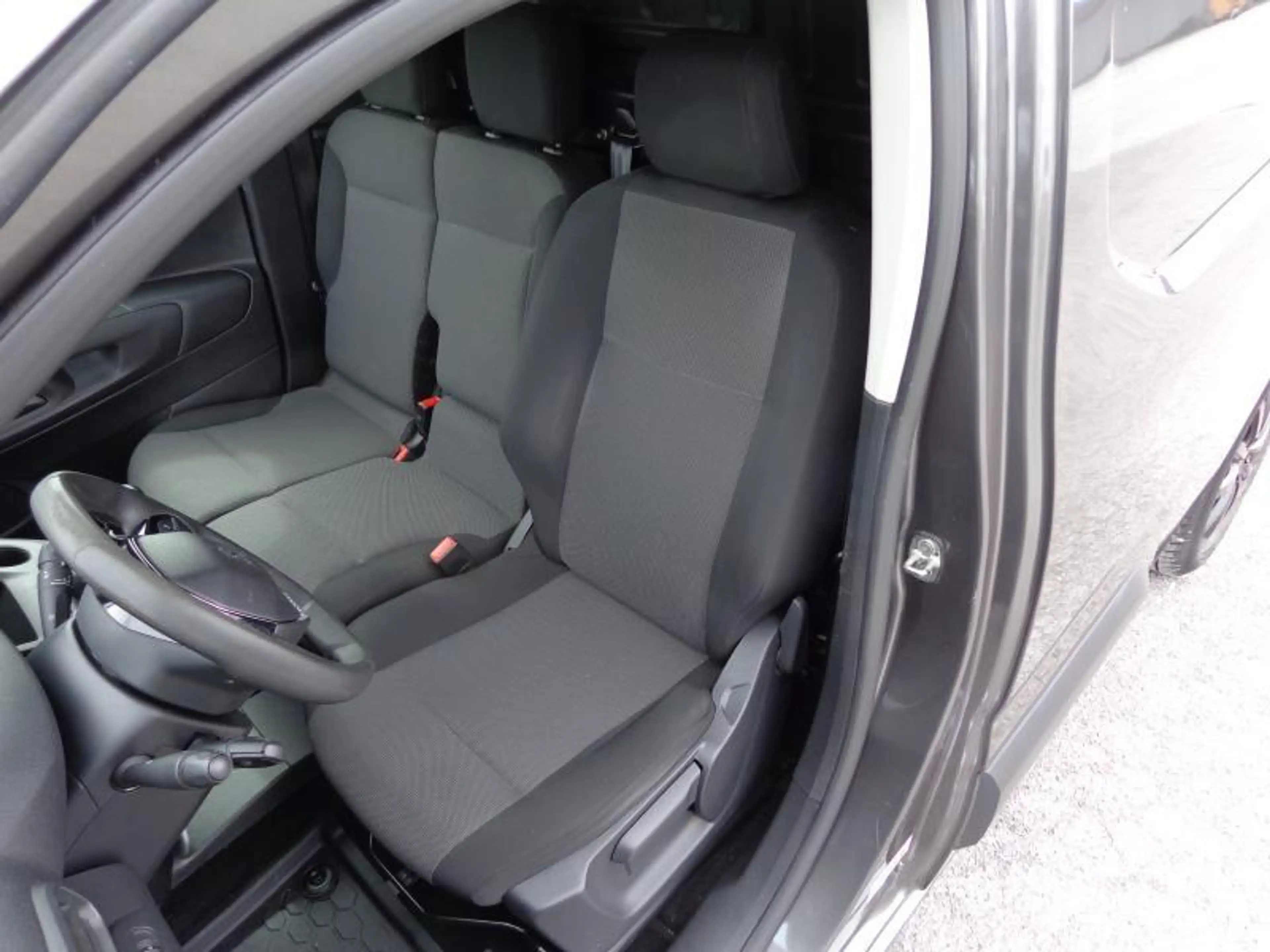 Peugeot Partner 1.5HDi 3Pl - GPS - Caméra - Clim — photo 10