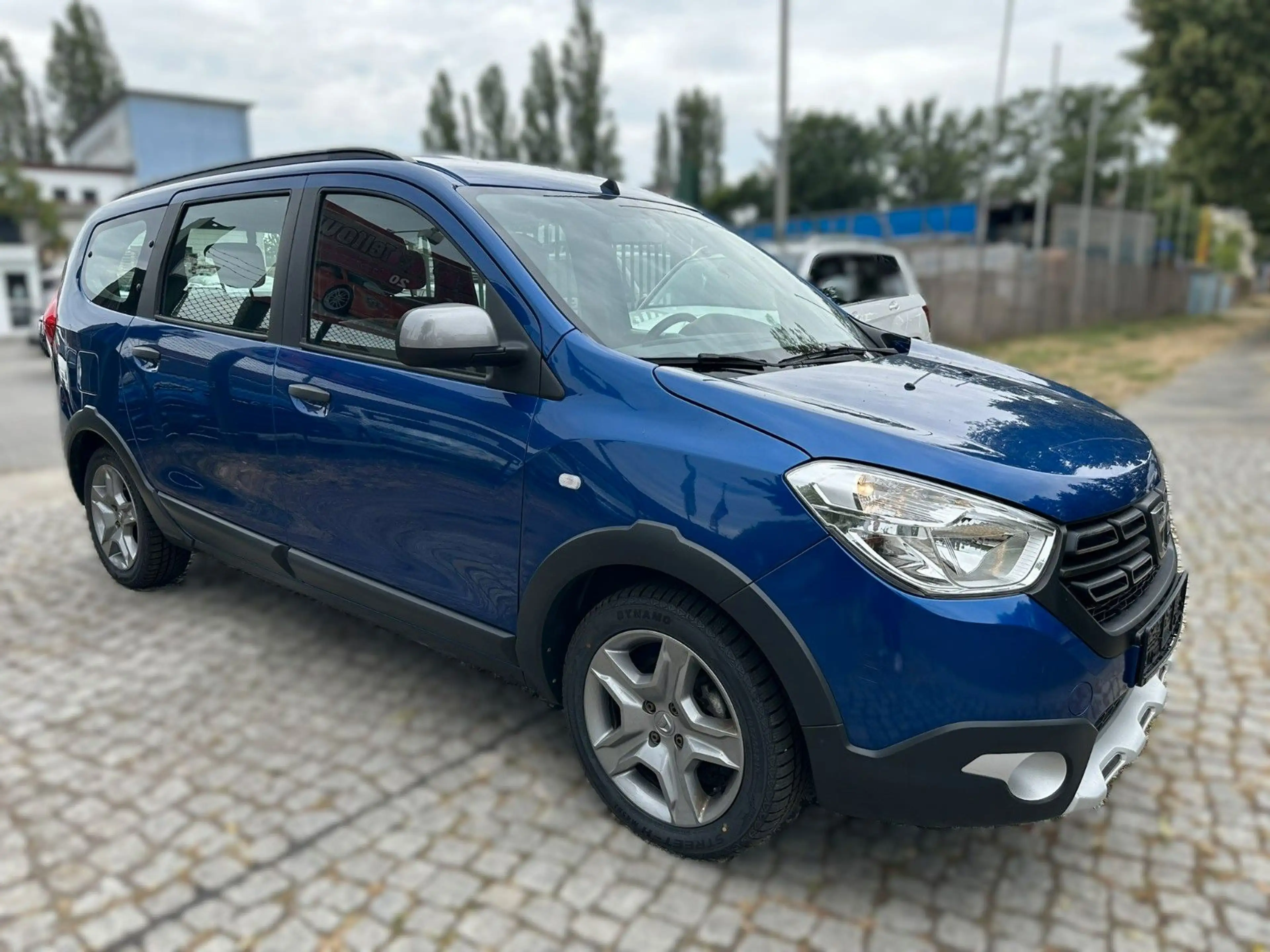 Dacia Lodgy Stepway 7 Sitzer — photo 3