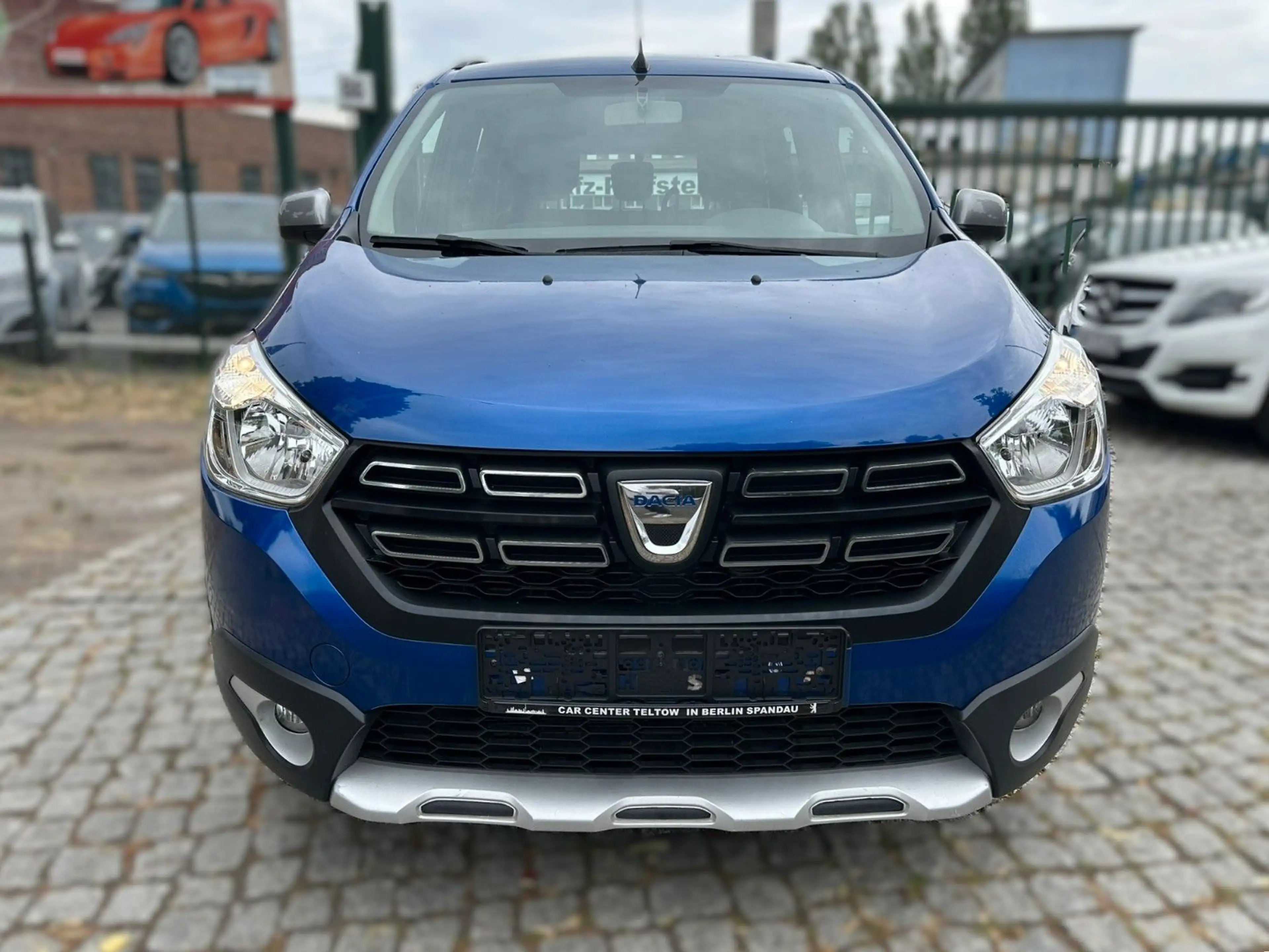 Dacia Lodgy Stepway 7 Sitzer — photo 2