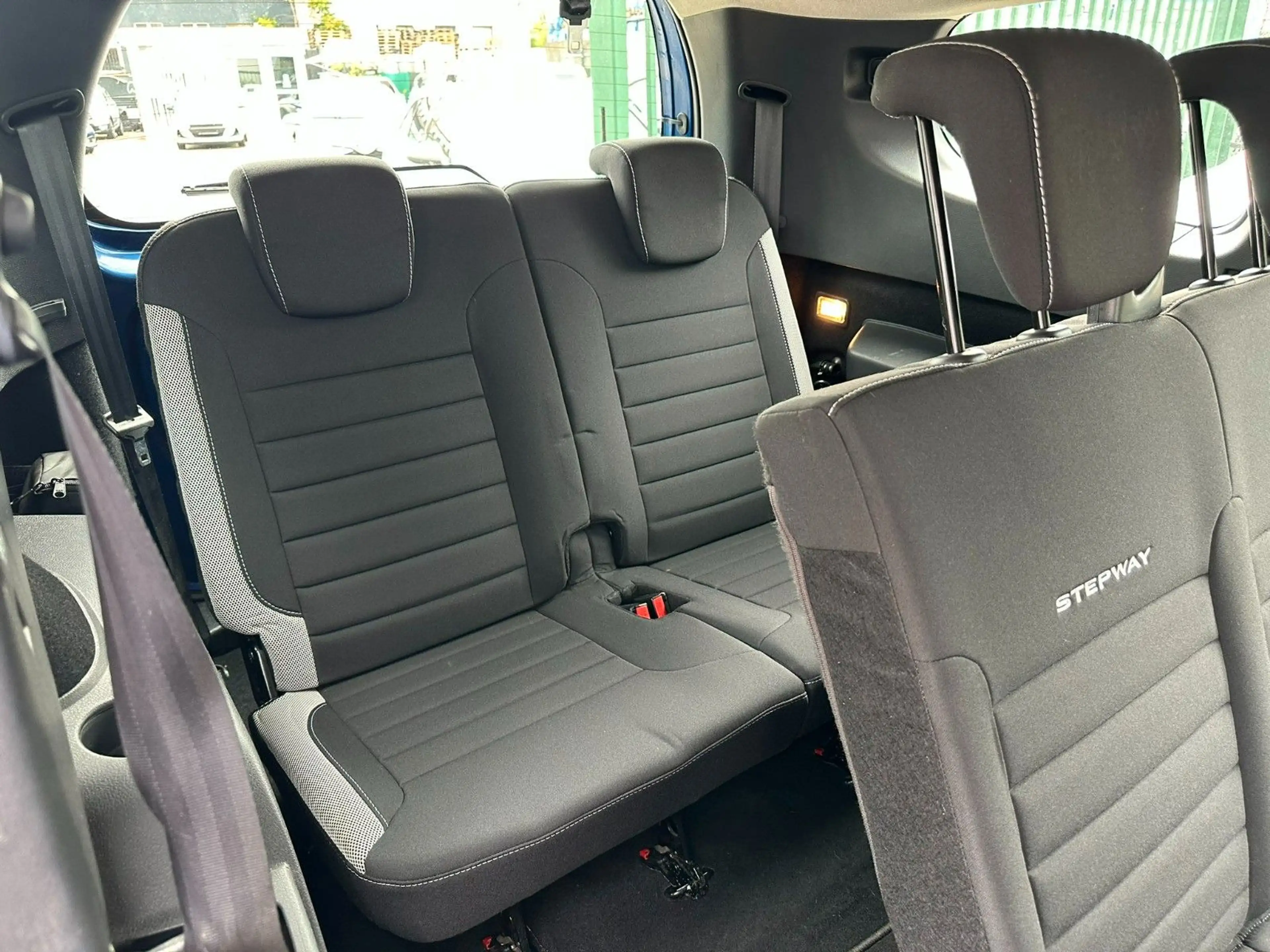 Dacia Lodgy Stepway 7 Sitzer — photo 12