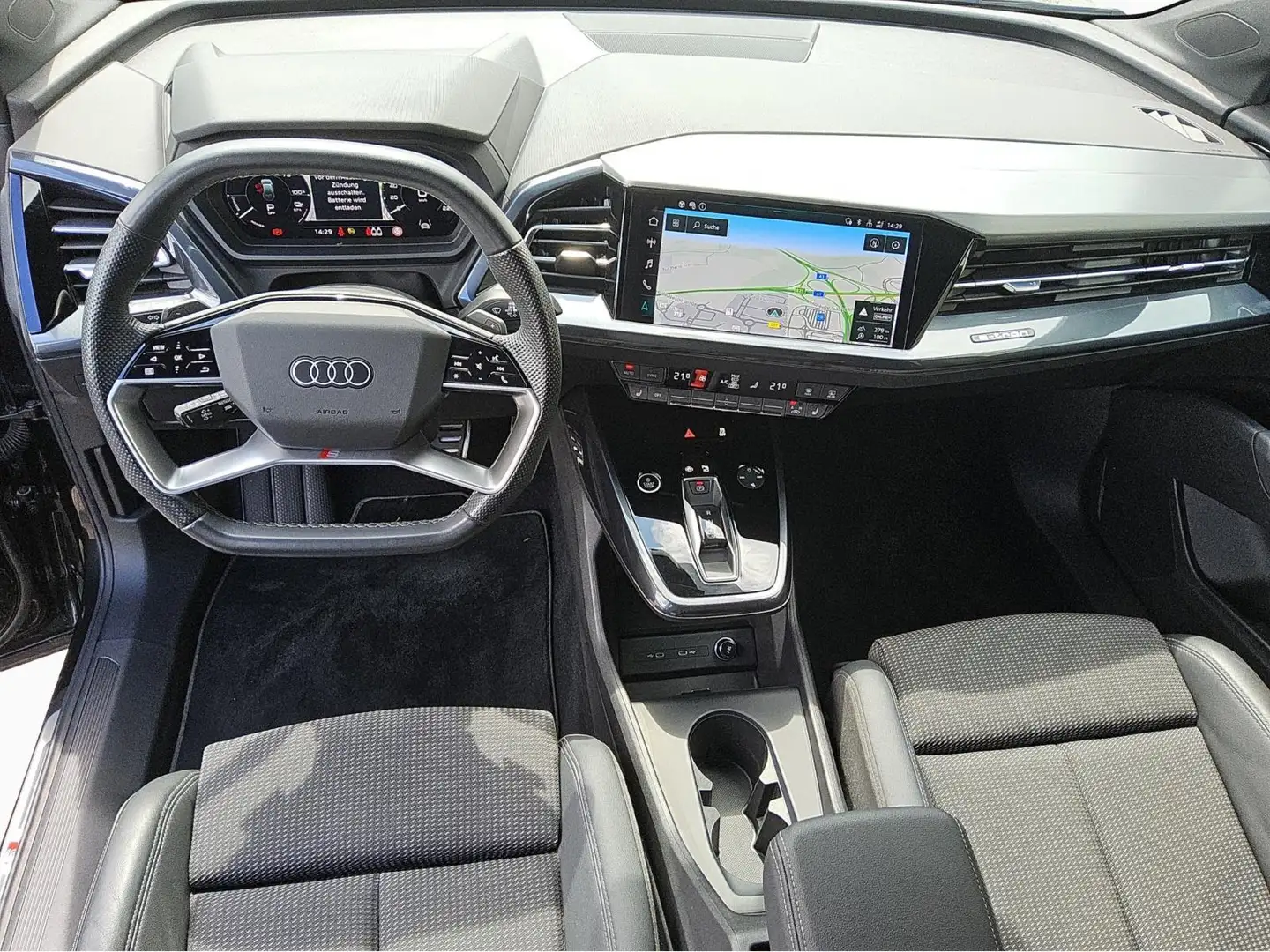 Audi Q4 e-tron 82kWh+e-tron40+S-Line+Advanced Fekete - 2