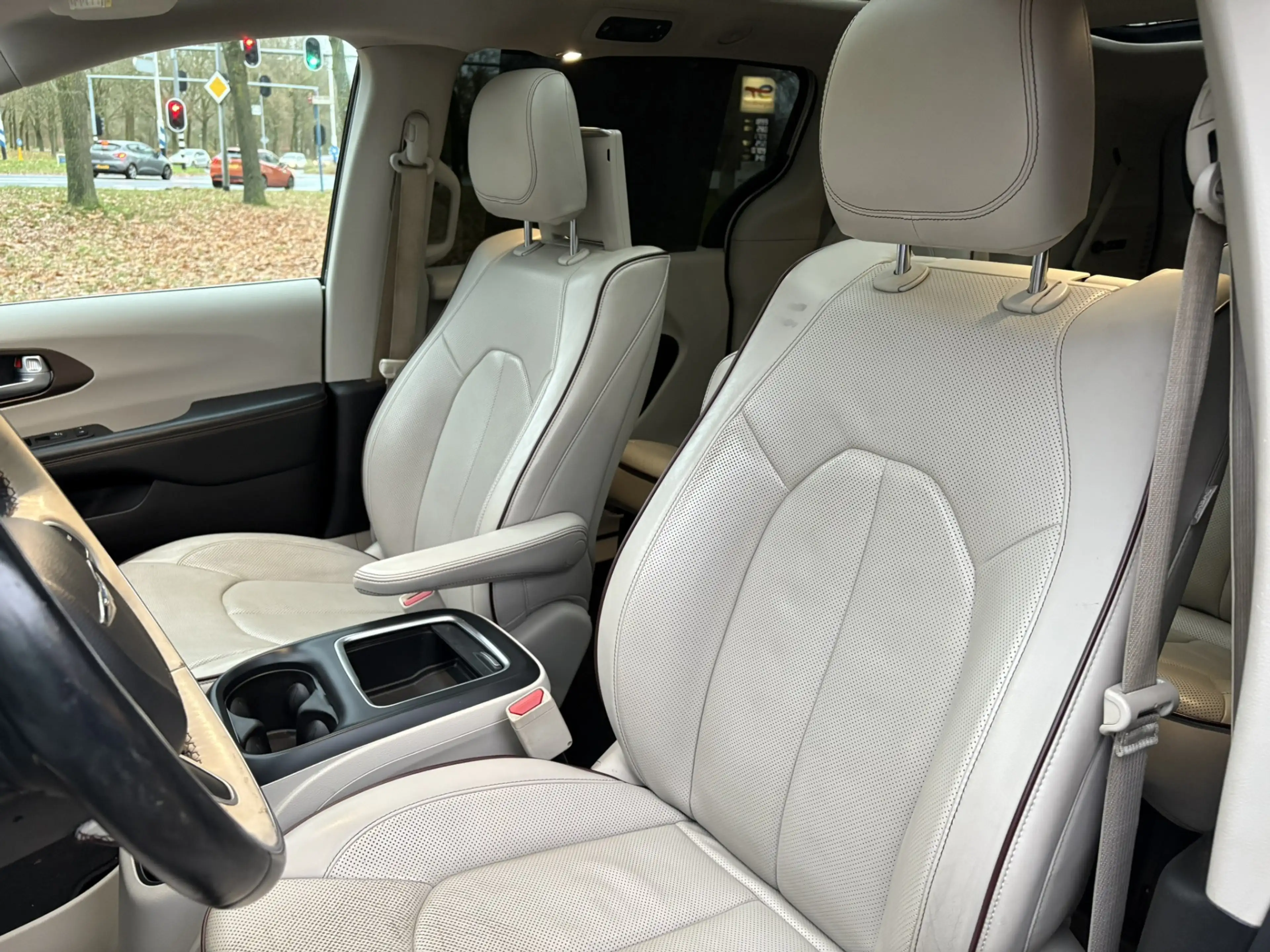 Chrysler Pacifica 3.6 V6 LIMITED - PANO - DVD - NAVI - 360 - LPG - A — photo 9
