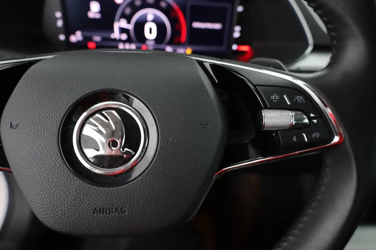 Skoda Superb Combi 2.0 TDI DSG LED Navi ACC DAB PDC, миниатюра 17