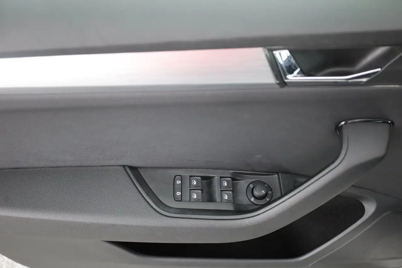Skoda Superb Combi 2.0 TDI DSG LED Navi ACC DAB PDC, миниатюра 23