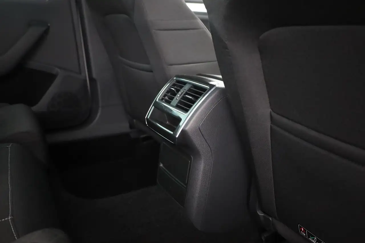 Skoda Superb Combi 2.0 TDI DSG LED Navi ACC DAB PDC, миниатюра 30