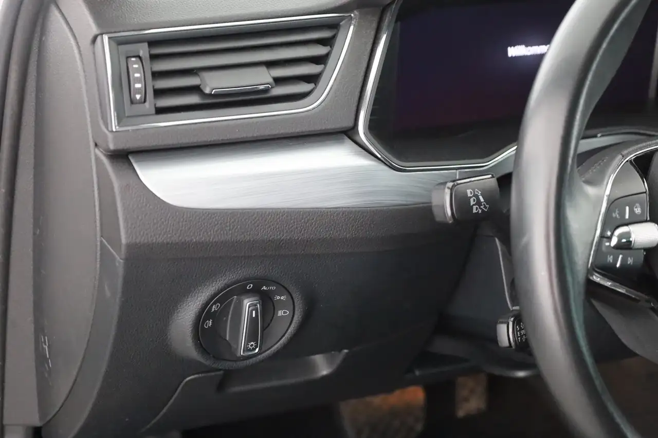Skoda Superb Combi 2.0 TDI DSG LED Navi ACC DAB PDC, миниатюра 22