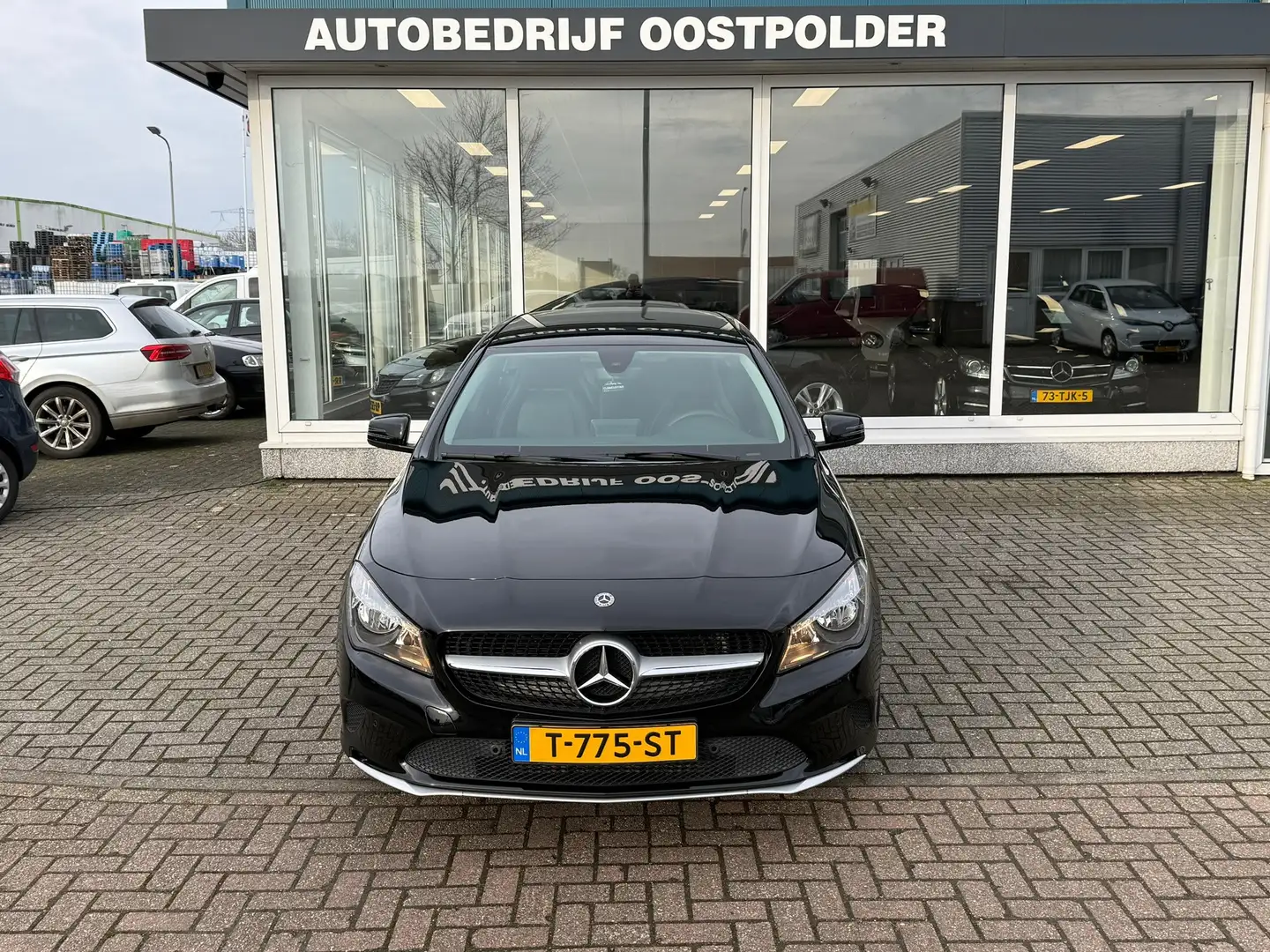 Mercedes-Benz CLA 180 Shooting Brake Business Solution Zwart - 2