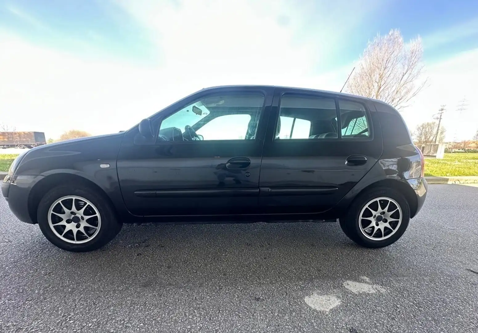 Renault Clio 1.2i 16v Community III Noir - 1