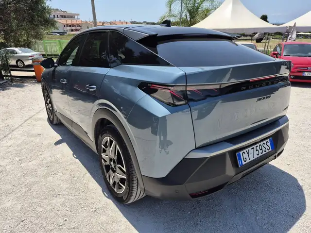 Peugeot 3008 view 2
