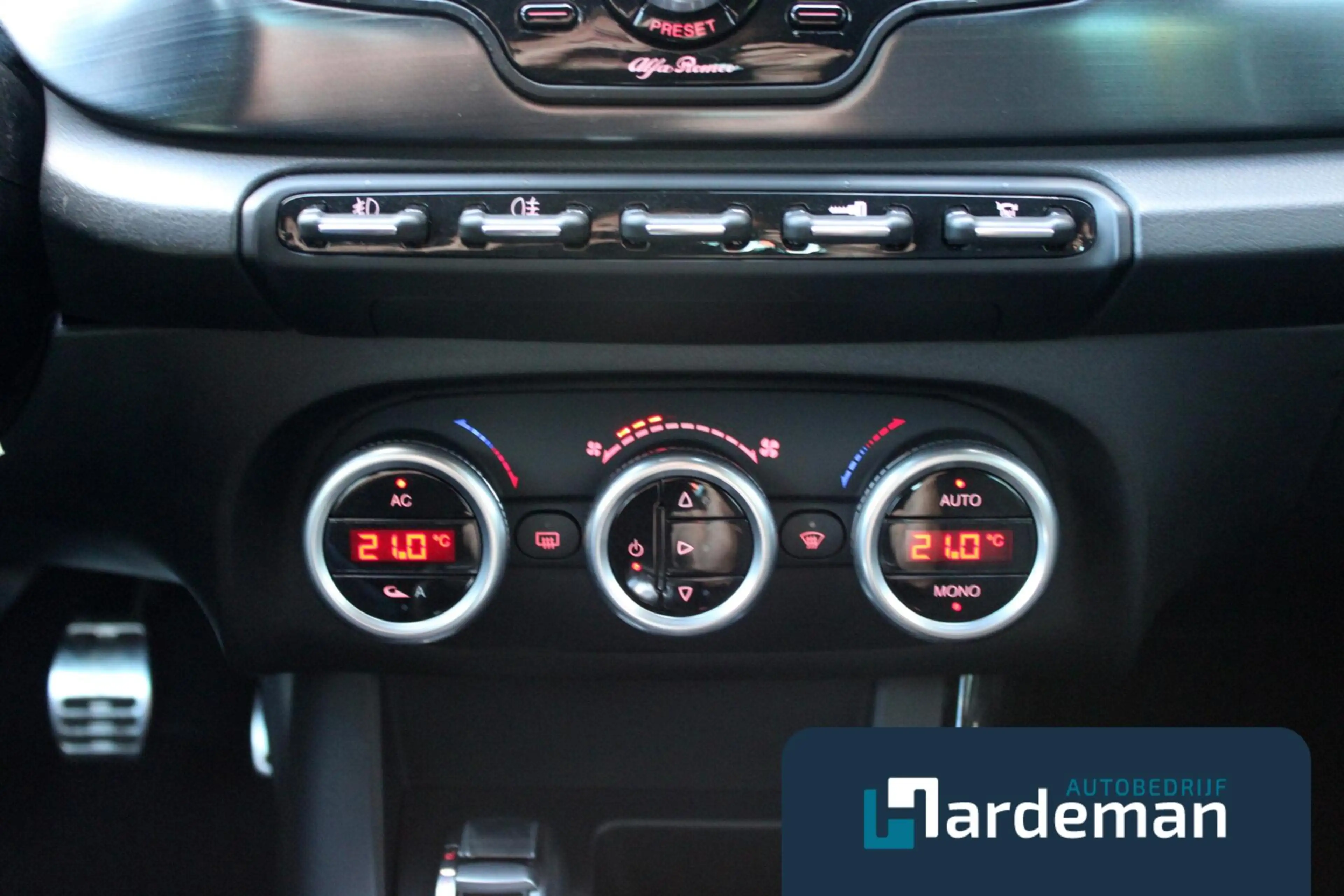 Alfa Romeo Giulietta 1.7 TBi Quadrifoglio Verde Nwe dstri — photo 13