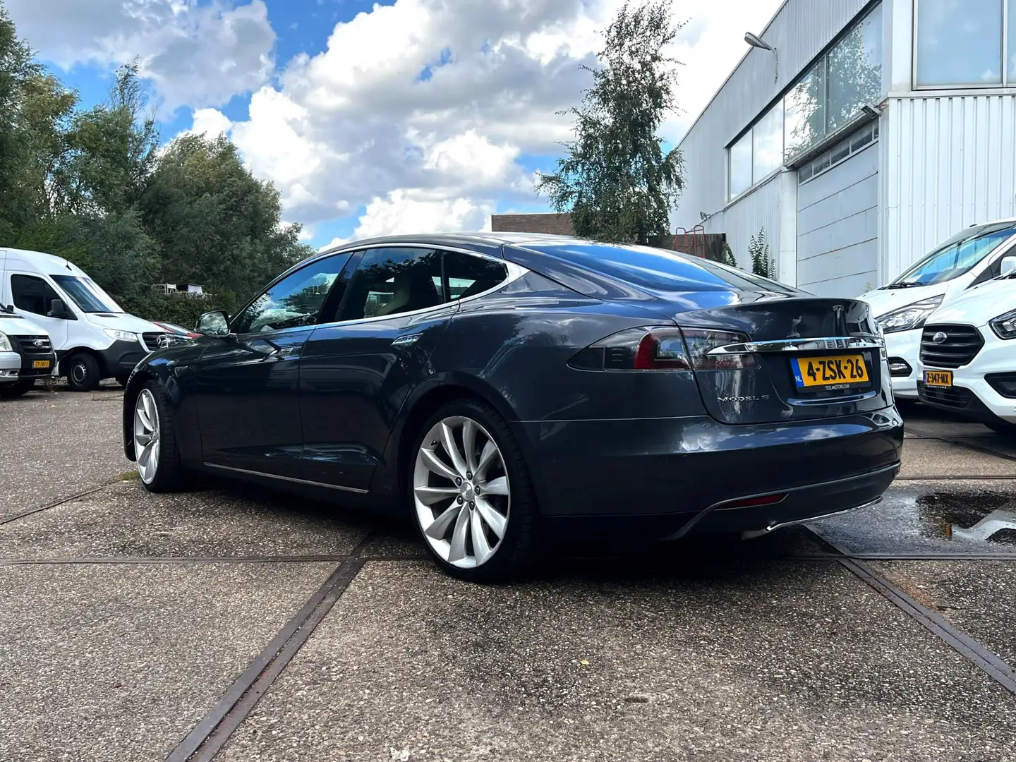 Tesla Model S 85 Base accu 85% Free charge_Nette auto Grau - 2