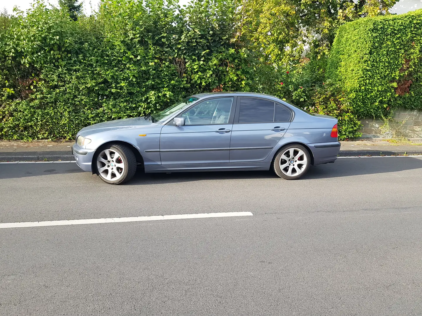 BMW 325 325xi Blau - 1