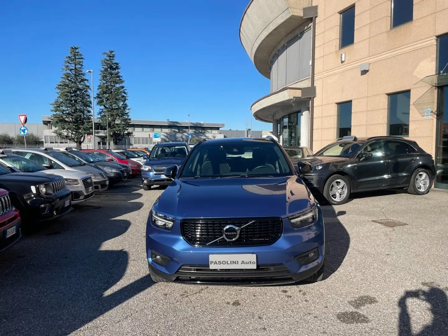 Volvo XC40 1.5 t3 R-design 163cv auto my21 TETTO PANO KM89K Blu/Azzurro - 2