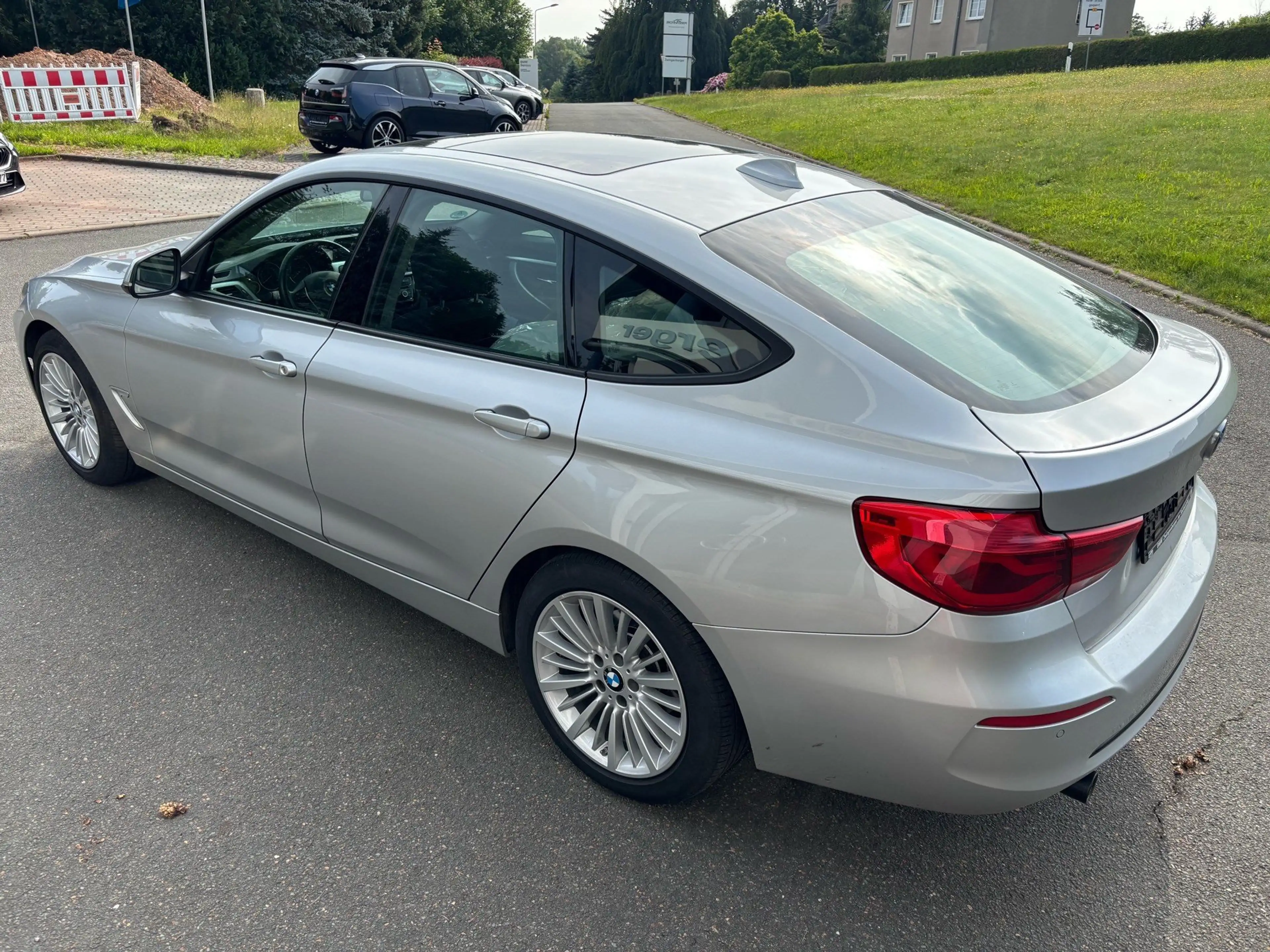 BMW 318 d Sport Line HiFi LED Pano.Dach Navi Bus. — photo 3