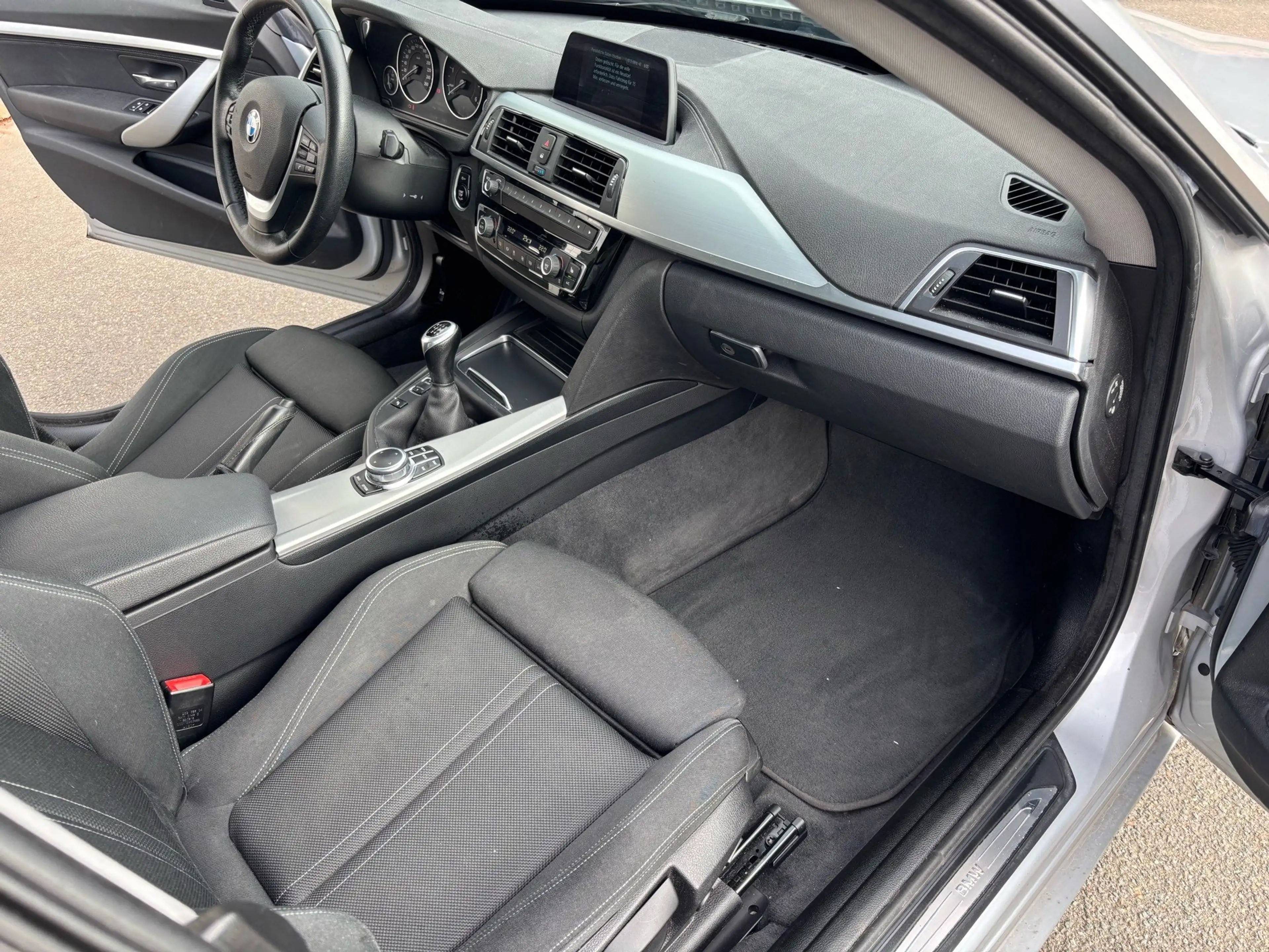 BMW 318 d Sport Line HiFi LED Pano.Dach Navi Bus. — photo 6