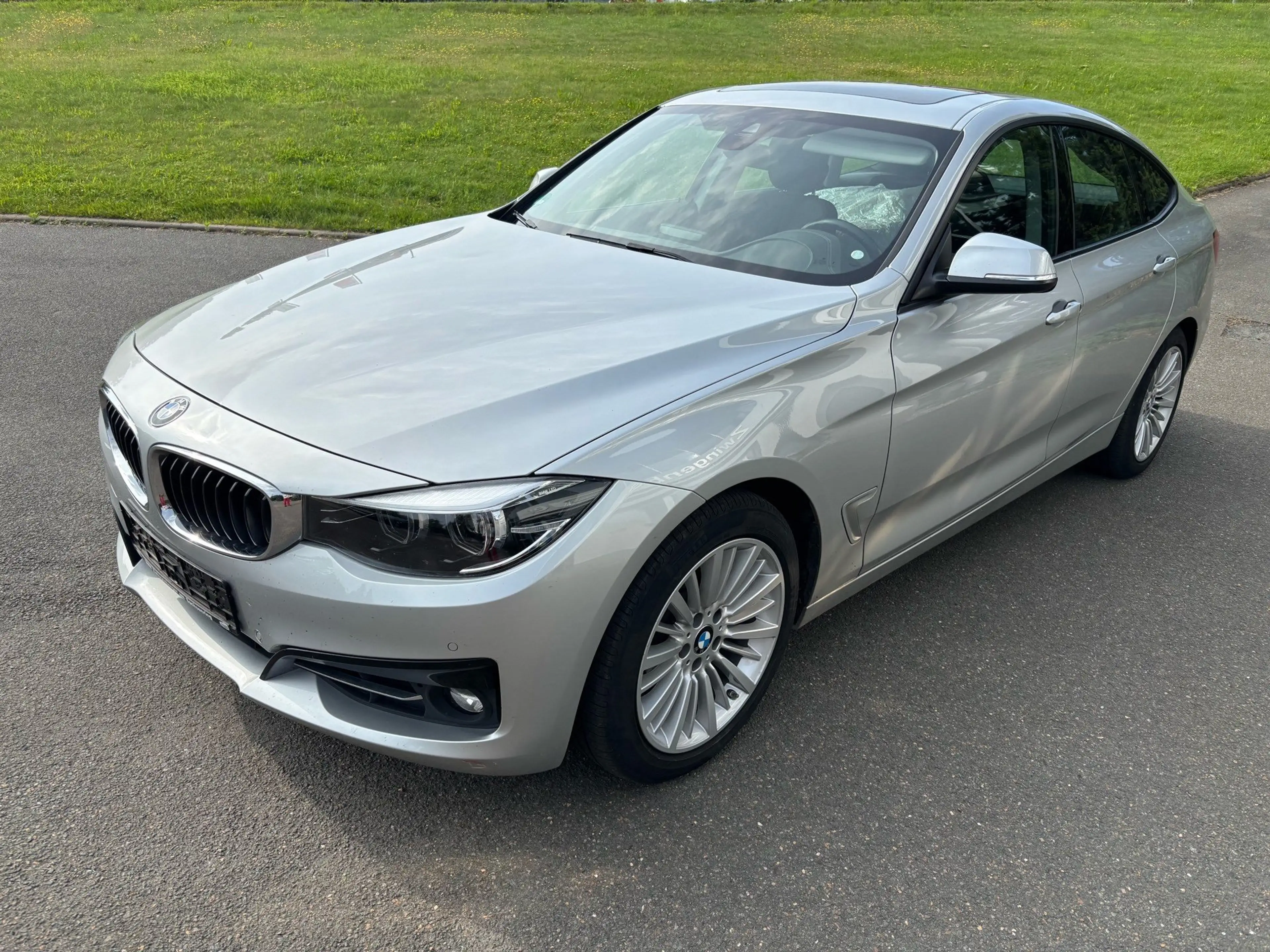 BMW 318 d Sport Line HiFi LED Pano.Dach Navi Bus. — photo 2