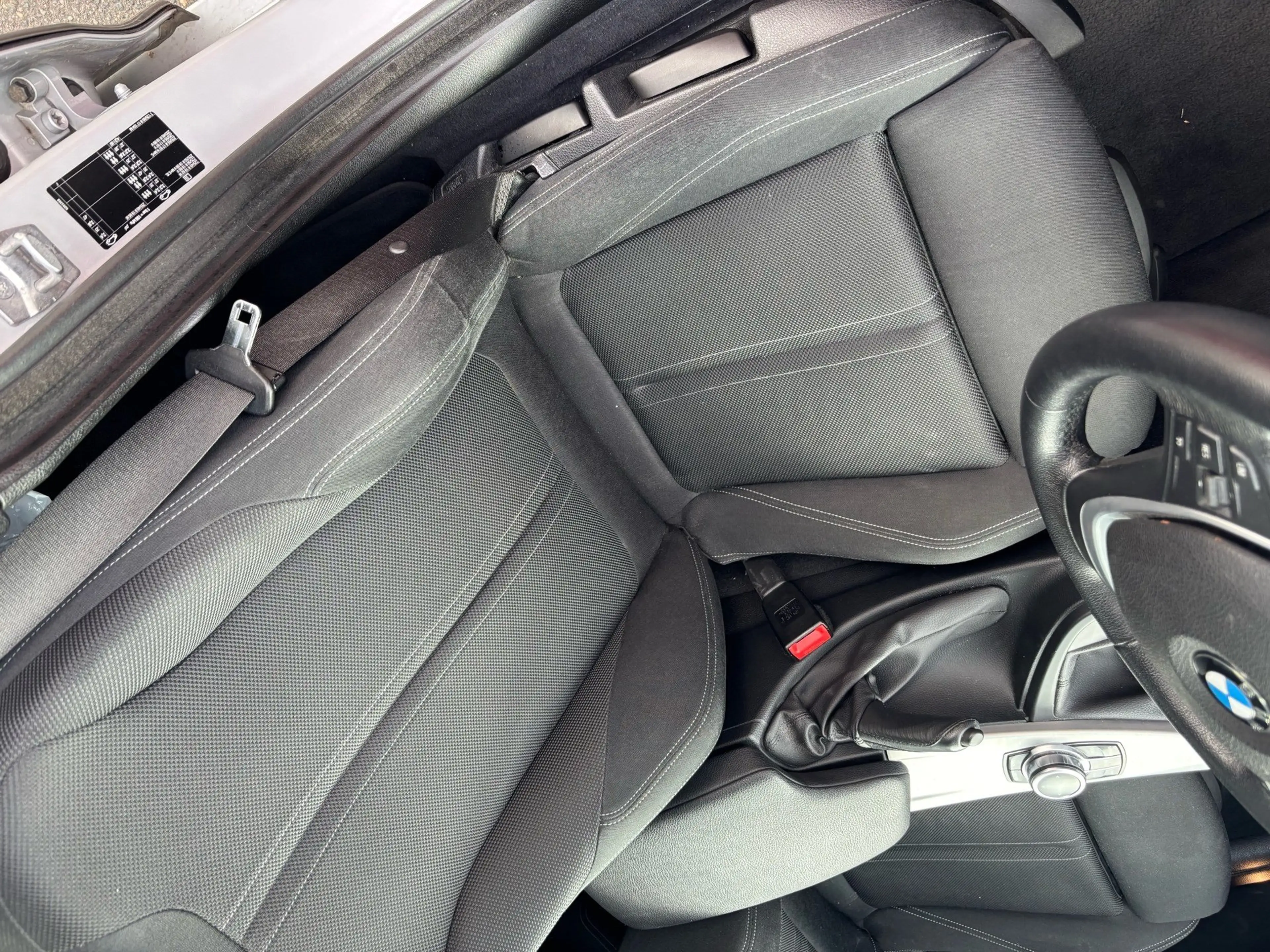 BMW 318 d Sport Line HiFi LED Pano.Dach Navi Bus. — photo 9