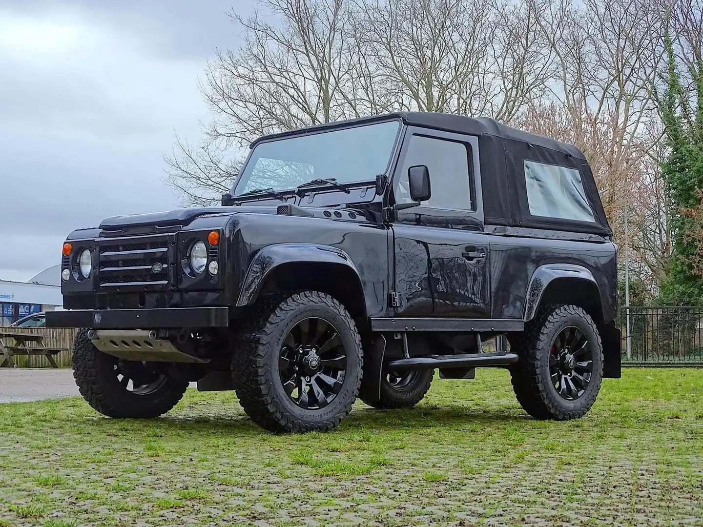 Land Rover Defender Typ 90 Cabrio V8 3.5 Schwarz - 1