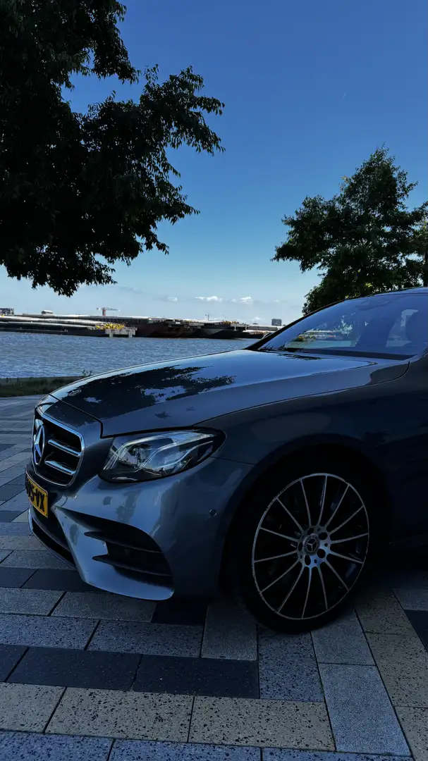 Mercedes-Benz E 350 Premium Plus Grijs - 2