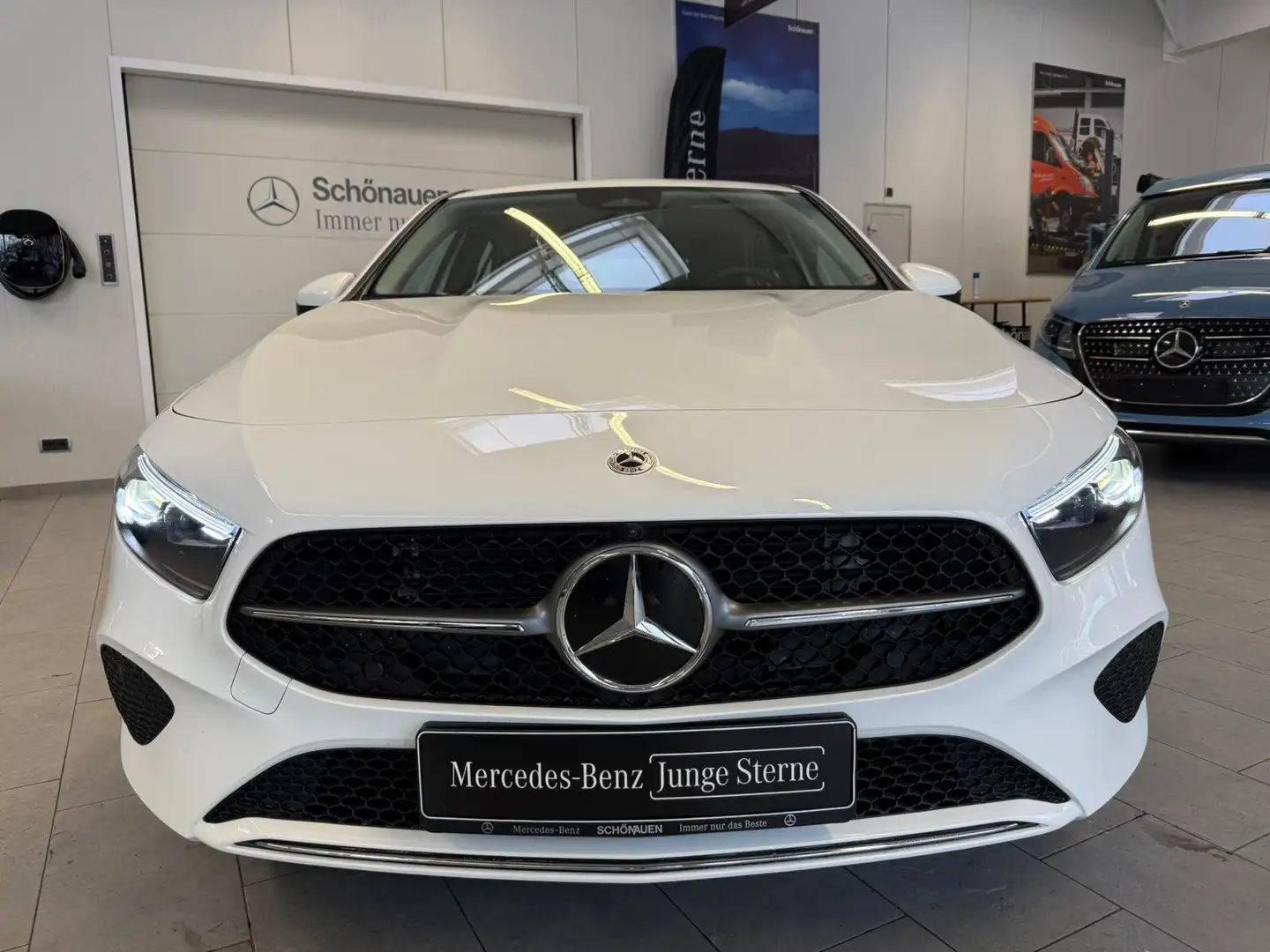 Mercedes-Benz A 200 Progressive DISTR+MBEAM+AHK+360°+TOTW+DAB Weiß - 2