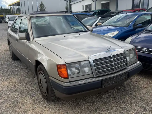 Mercedes-Benz E 250 E-Klasse D