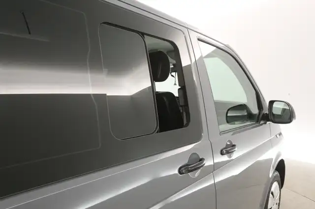Volkswagen Transporter view 14
